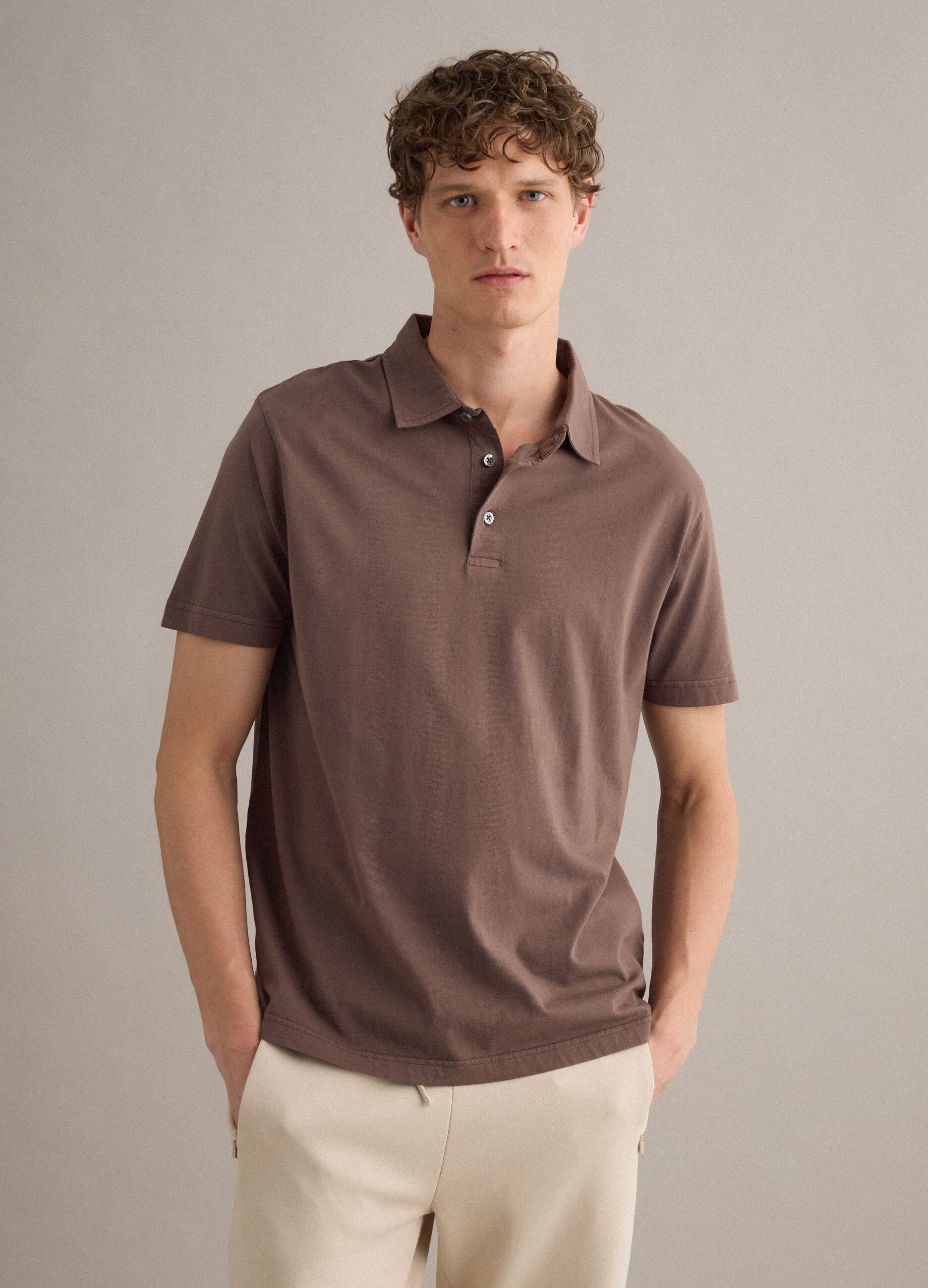 Polo marrone a maniche corte in puro cotone regular fit