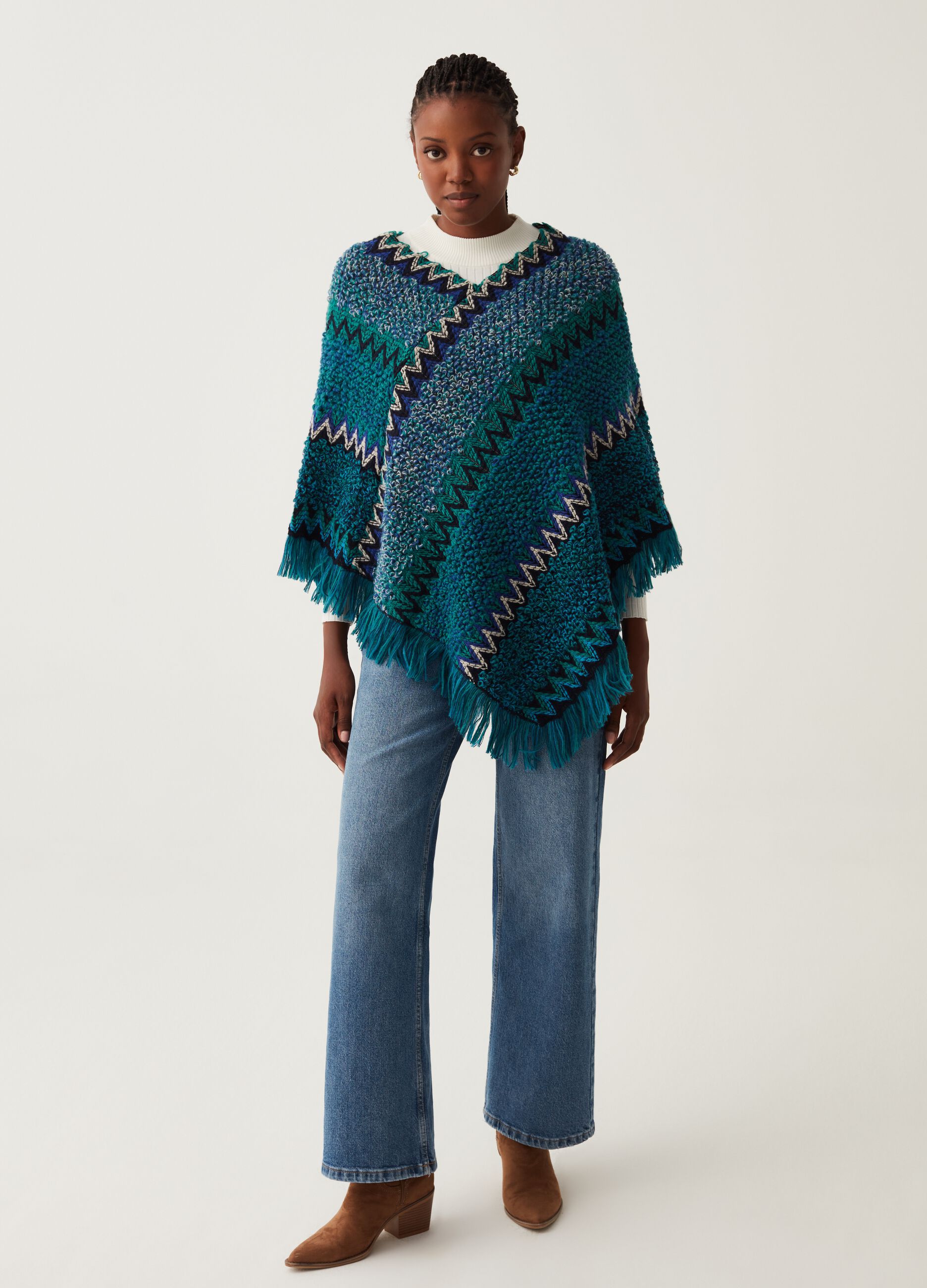 Poncho effetto boucle con motivo etnico_1