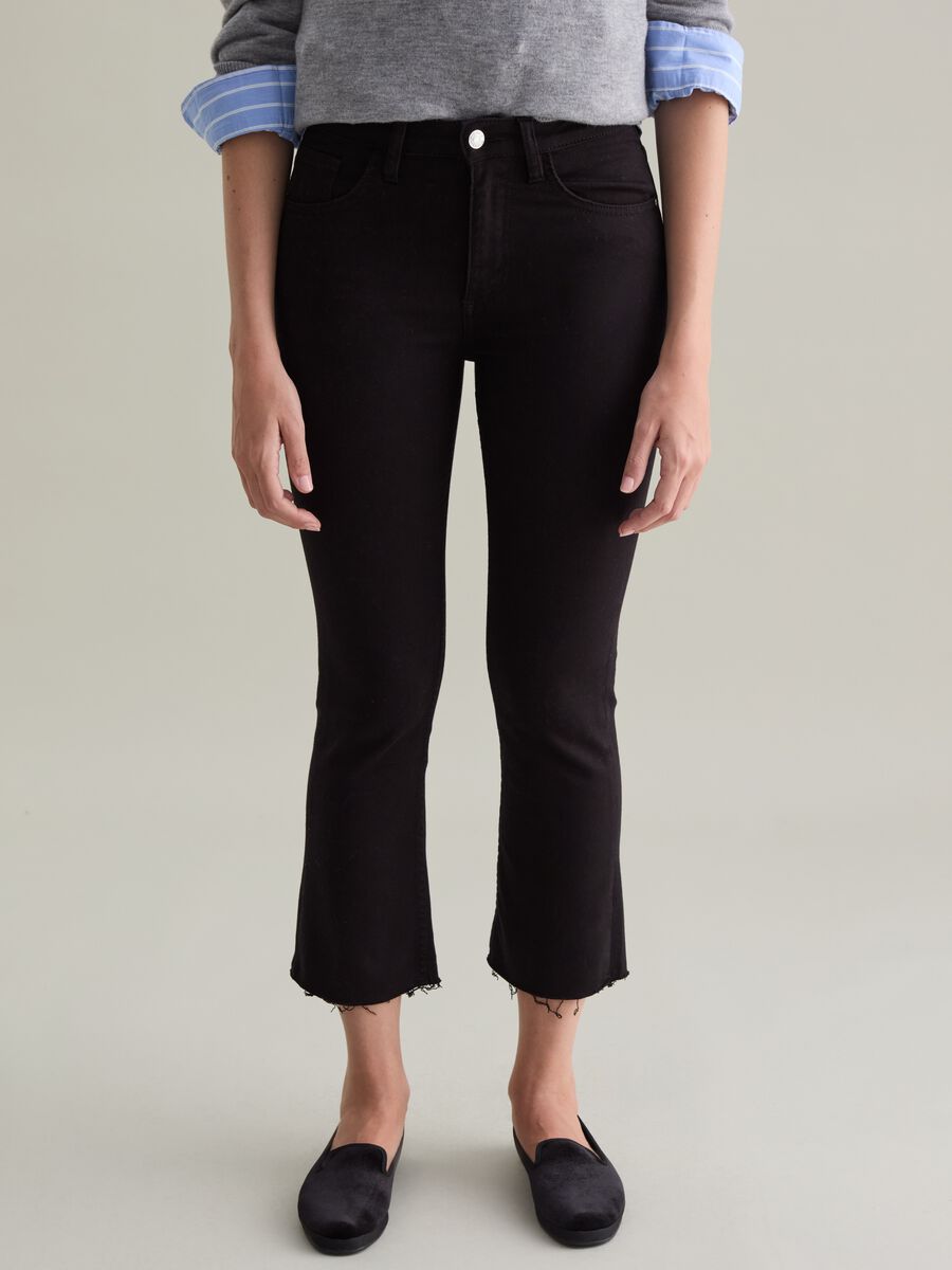 Flare-fit crop jeans with raw edging_1