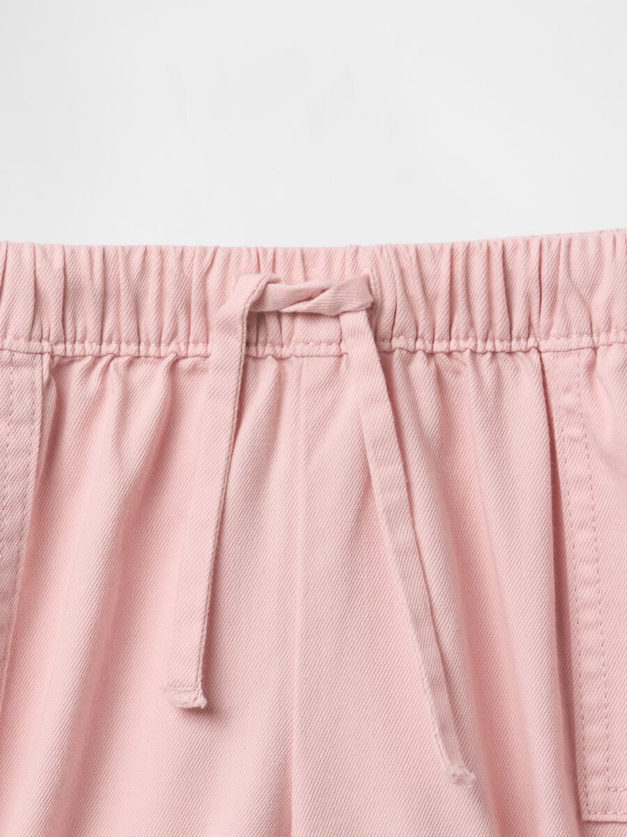 Pink children's shorts with drawstring_3