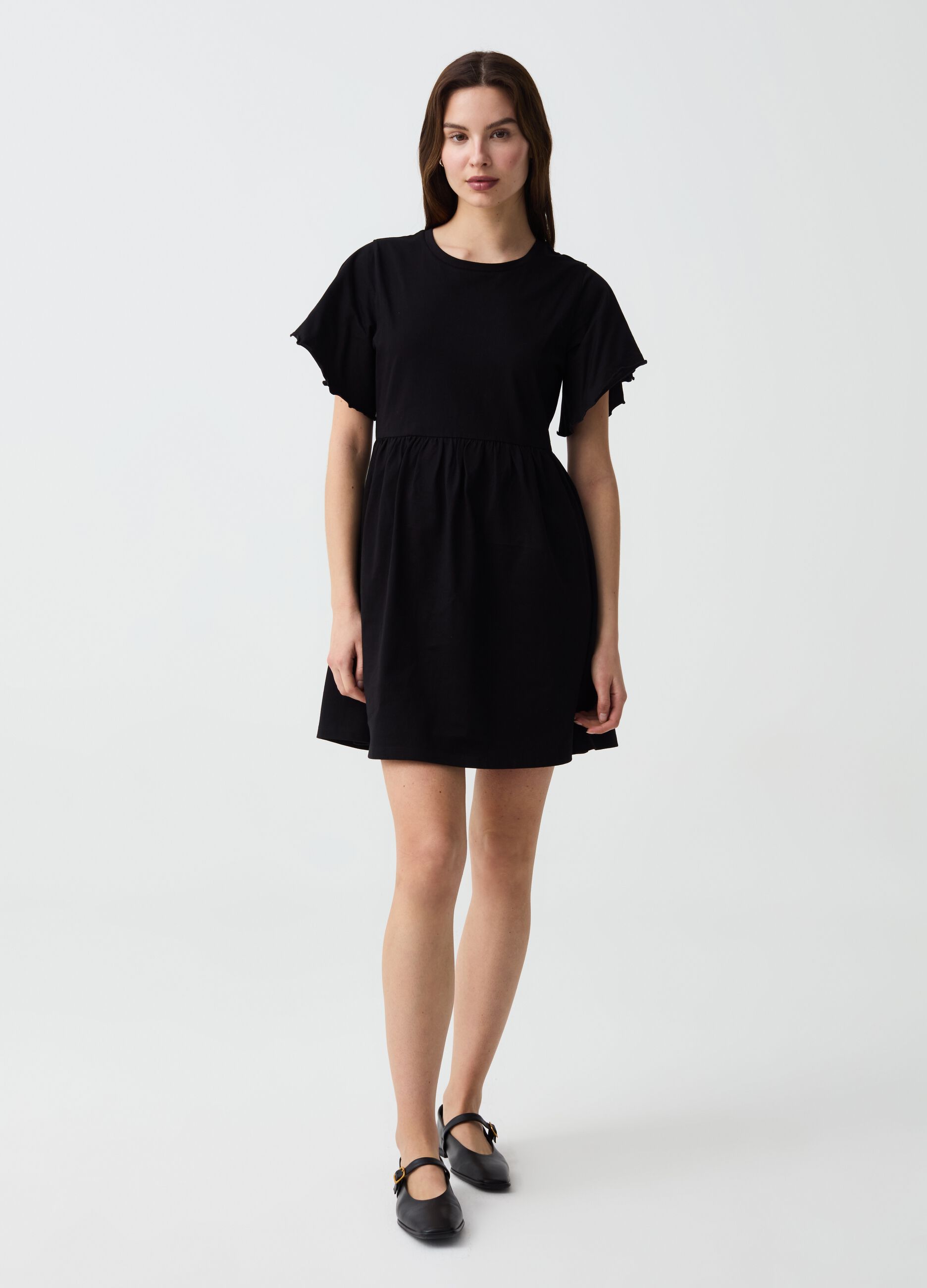 Vestito Essential corto con maniche a farfalla