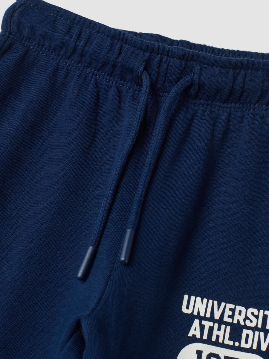 Pantaloni jogger blu in puro cotone con stampa_1