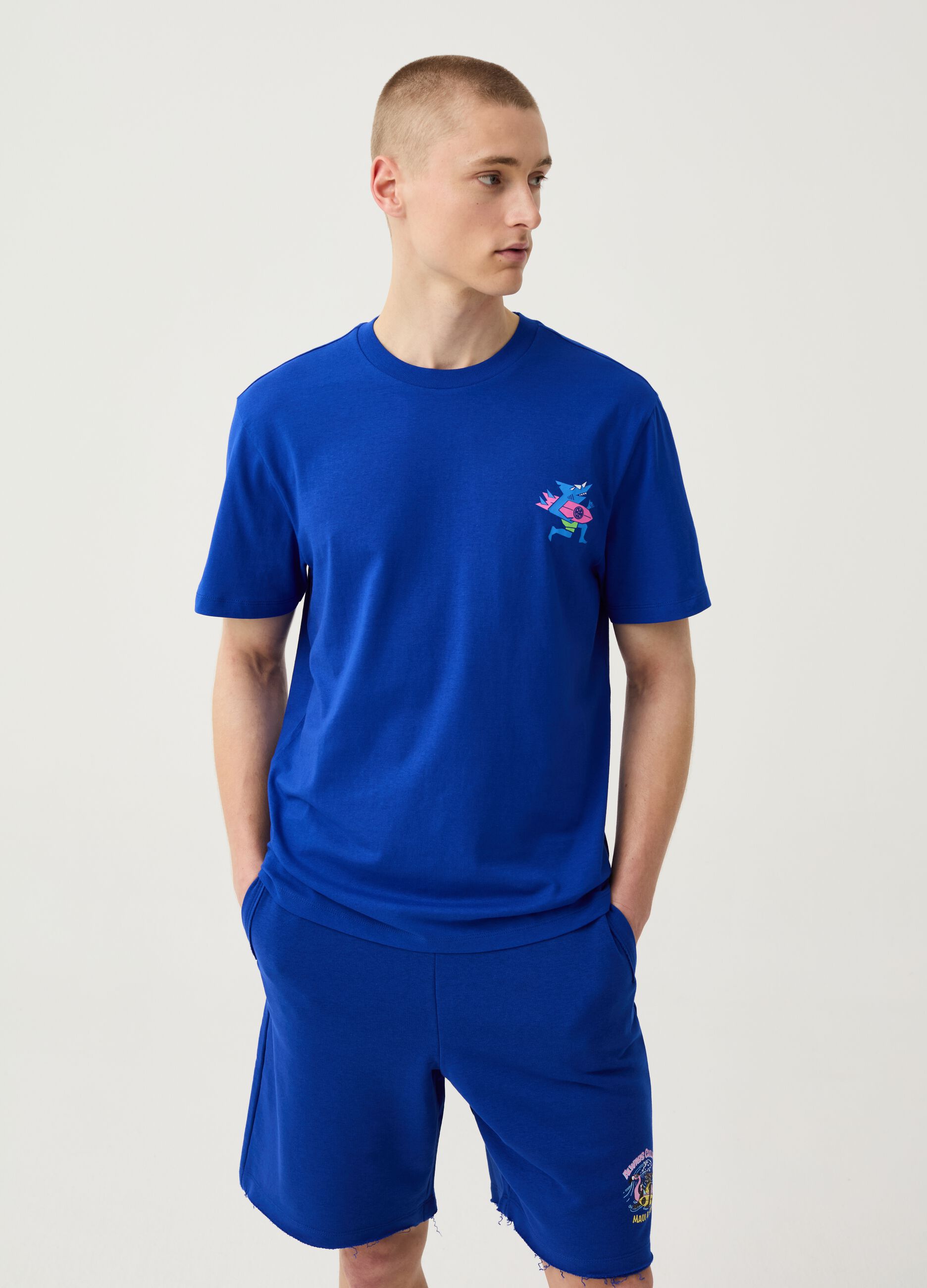 T-shirt with surf shark print