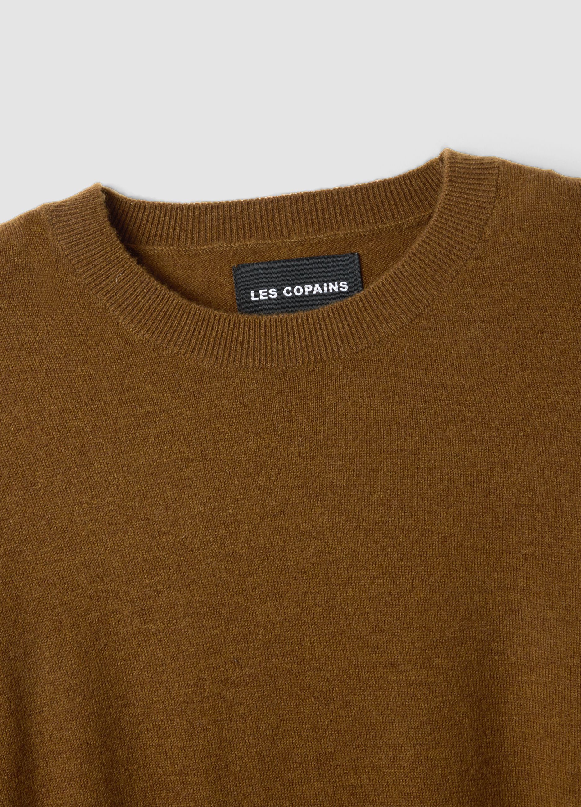 Maglia marrone in pura lana a girocollo over fit