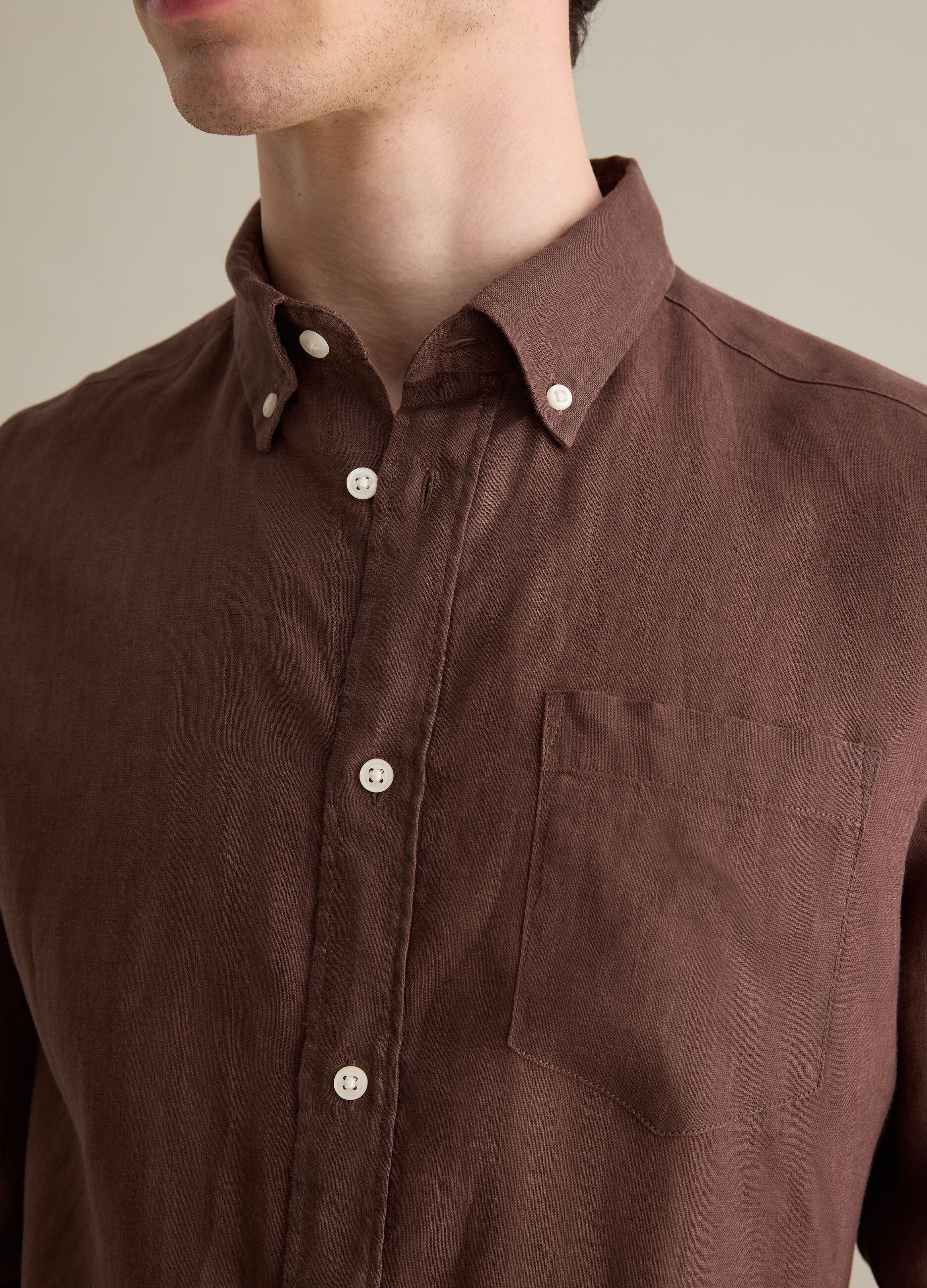 Brown shirt in linen with button-down collar