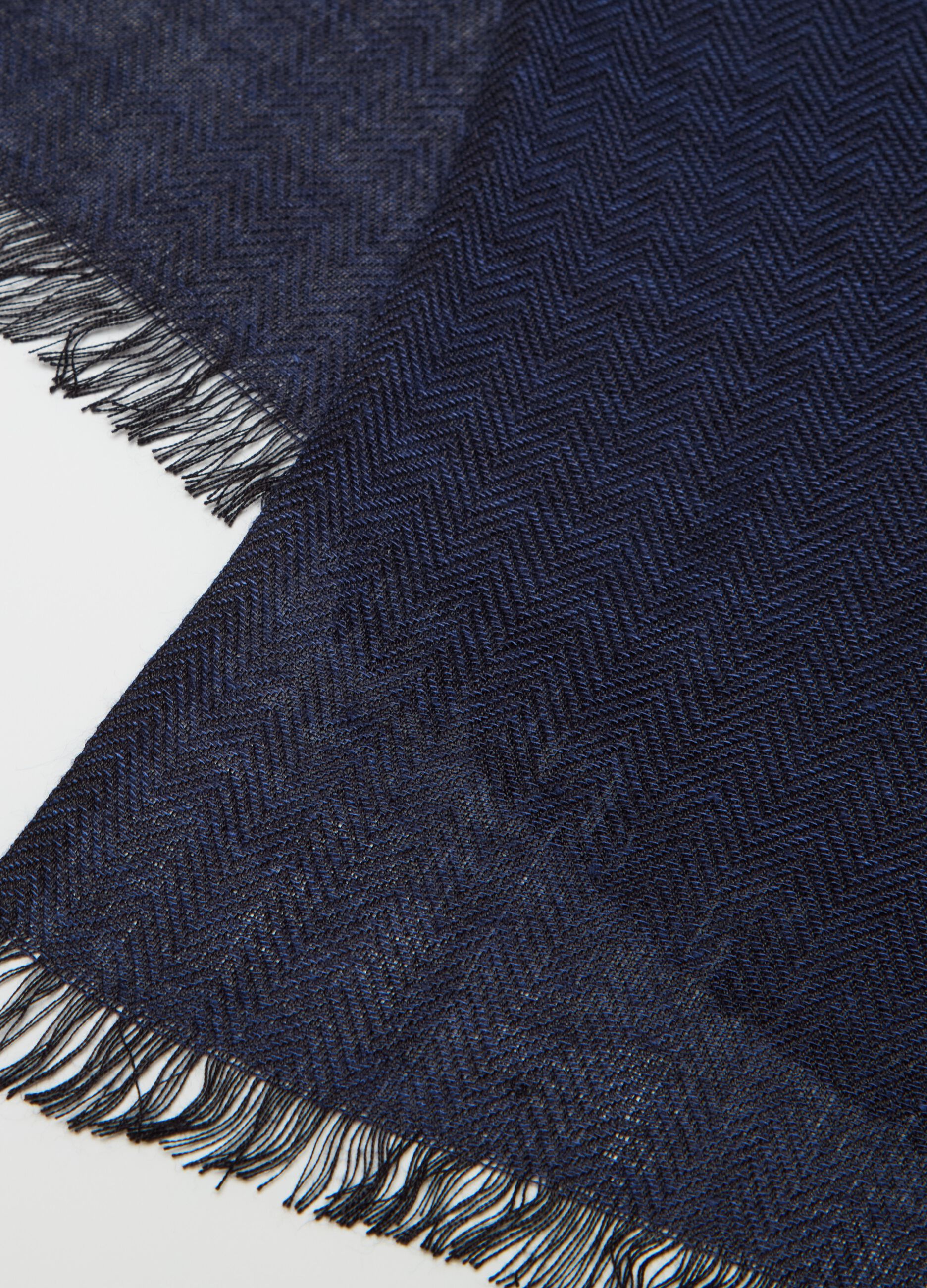 Pashmina with herringbone design