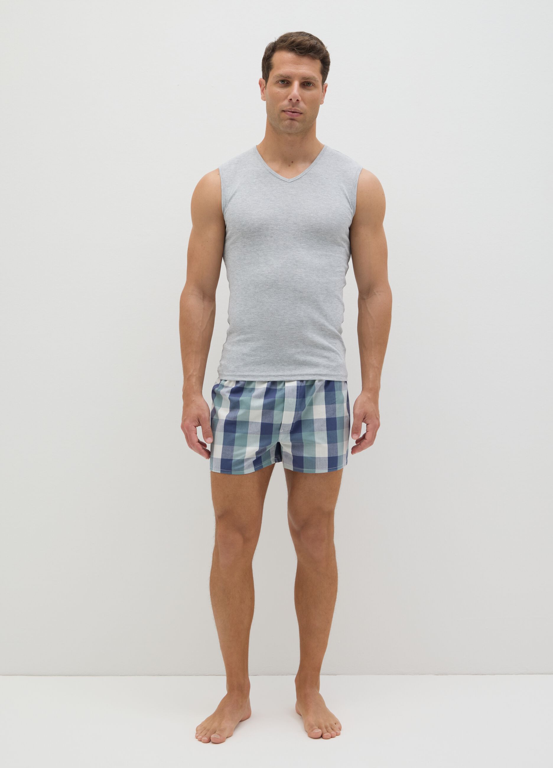Grey vest in cotton with V neck