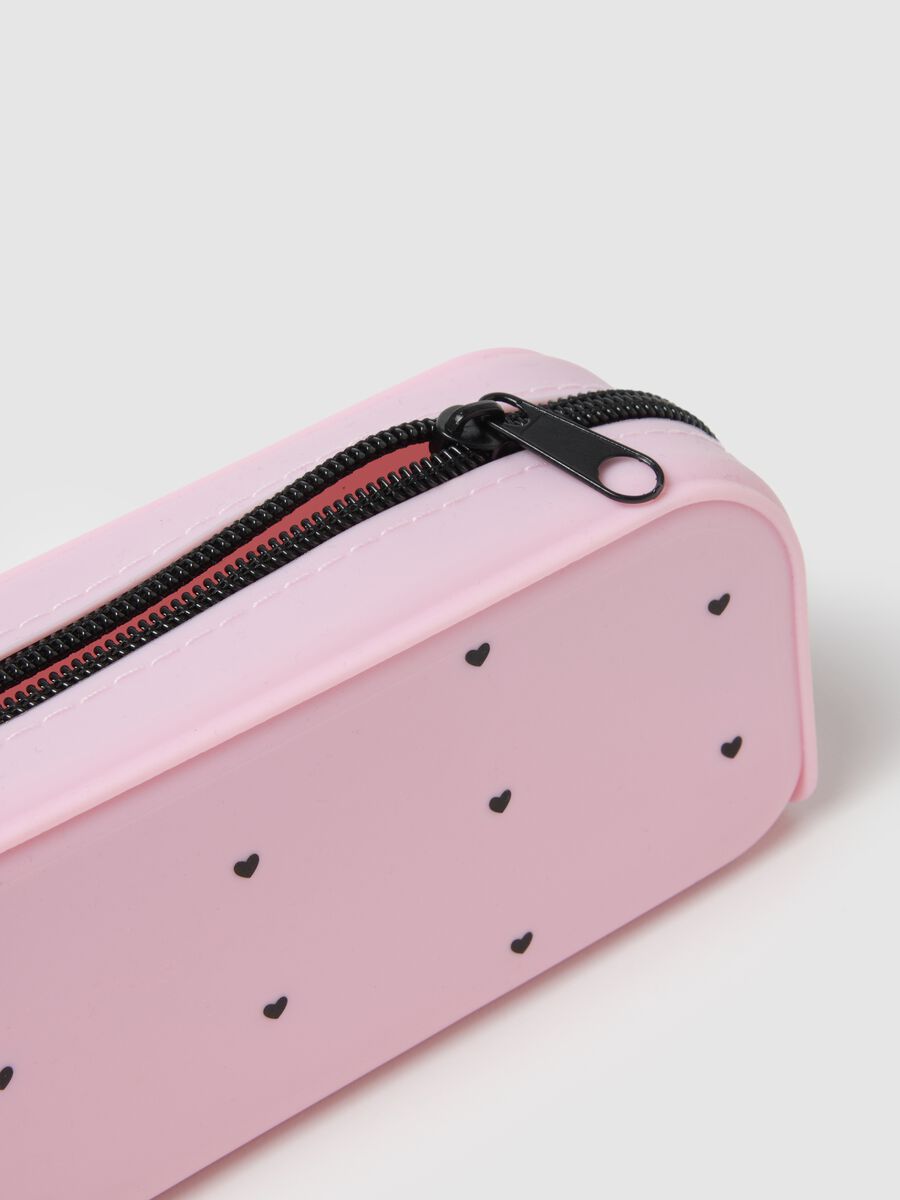 Pink silicone pouch with heart design_2
