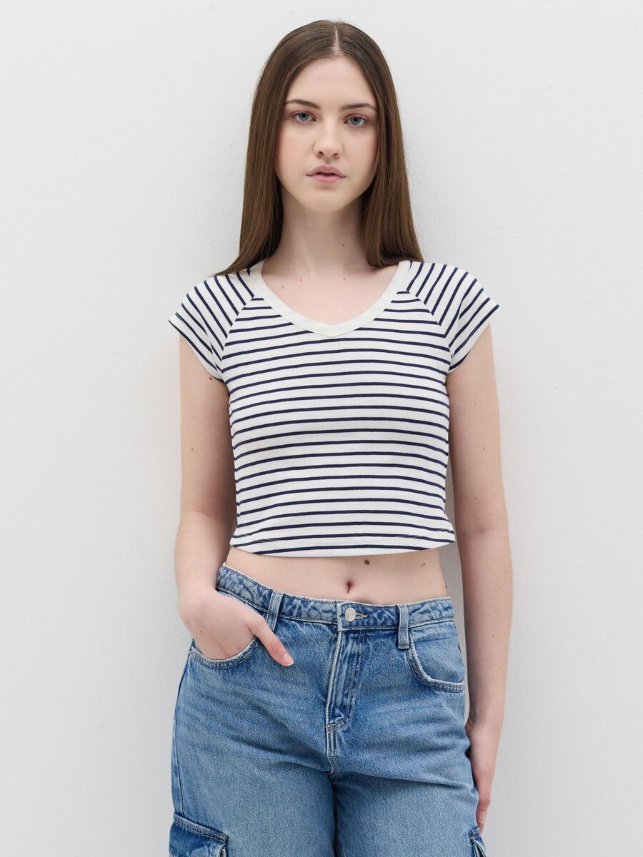 T-shirt with V neck and raglan sleeves_0