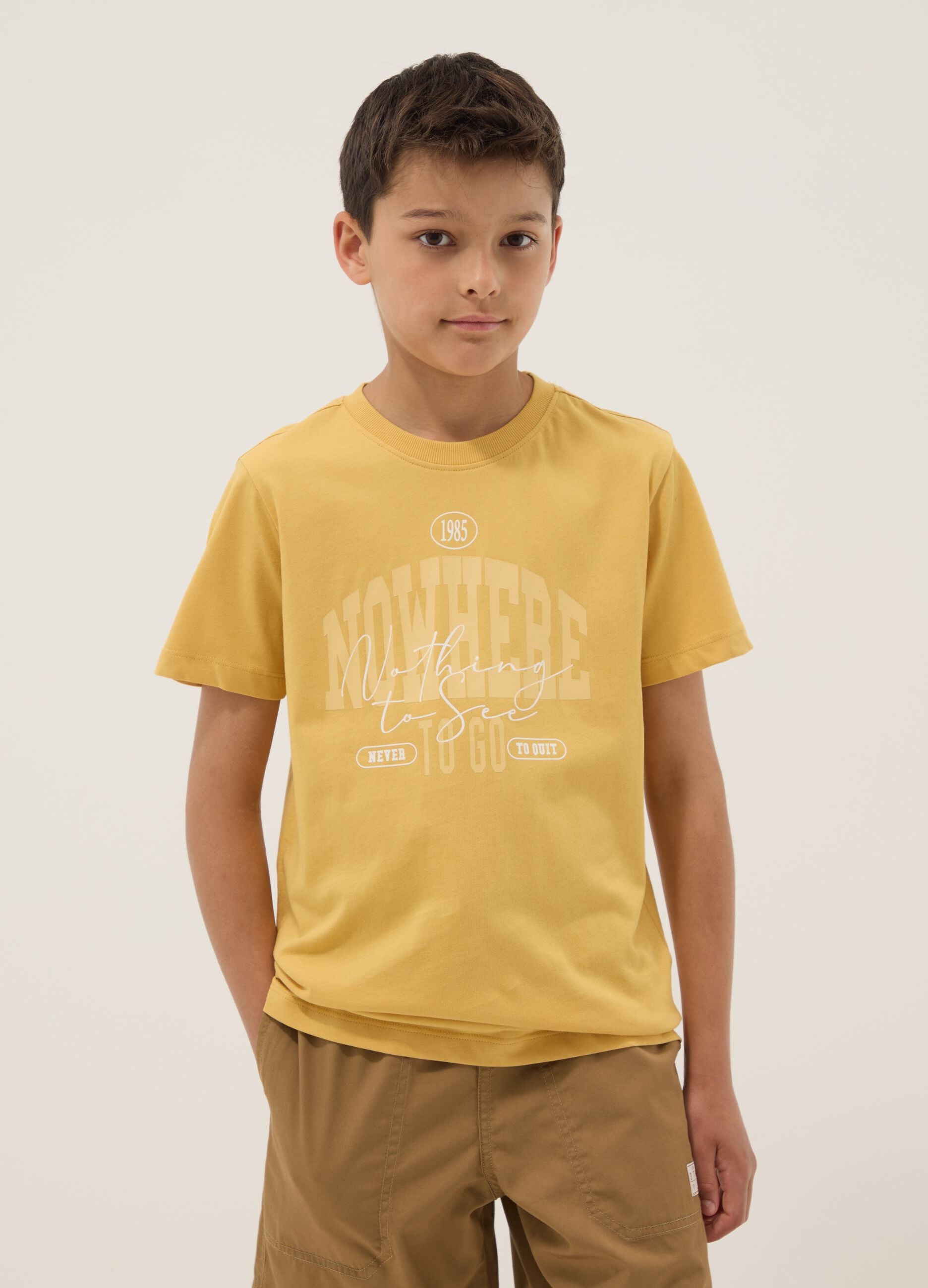 T-shirt gialla in puro cotone a maniche corte da ragazzo con stampa