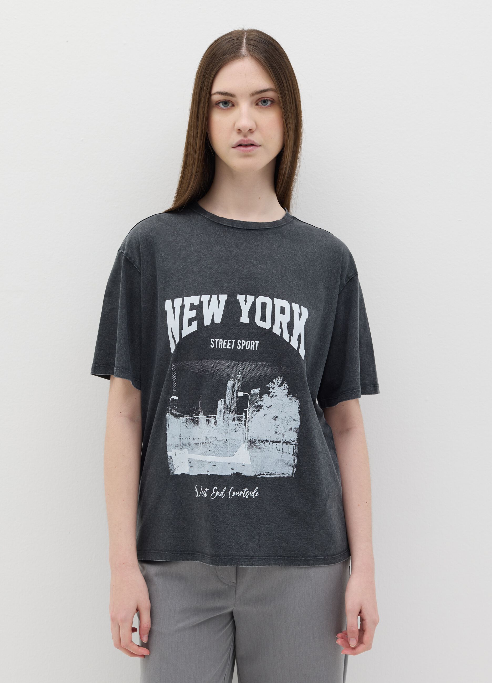 T-shirt nera in cotone con stampa città