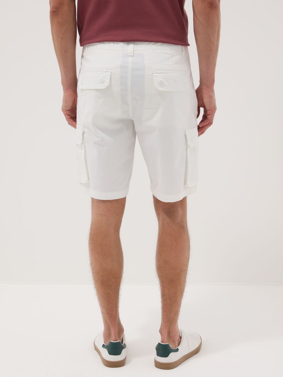 White stretch cotton cargo shorts_3