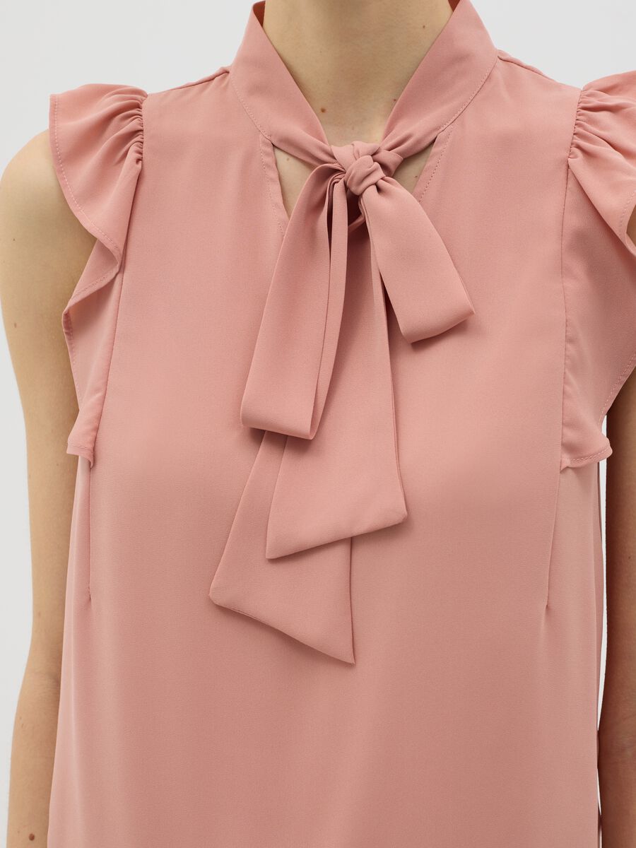 Pink sleeveless blouse with flounce_3