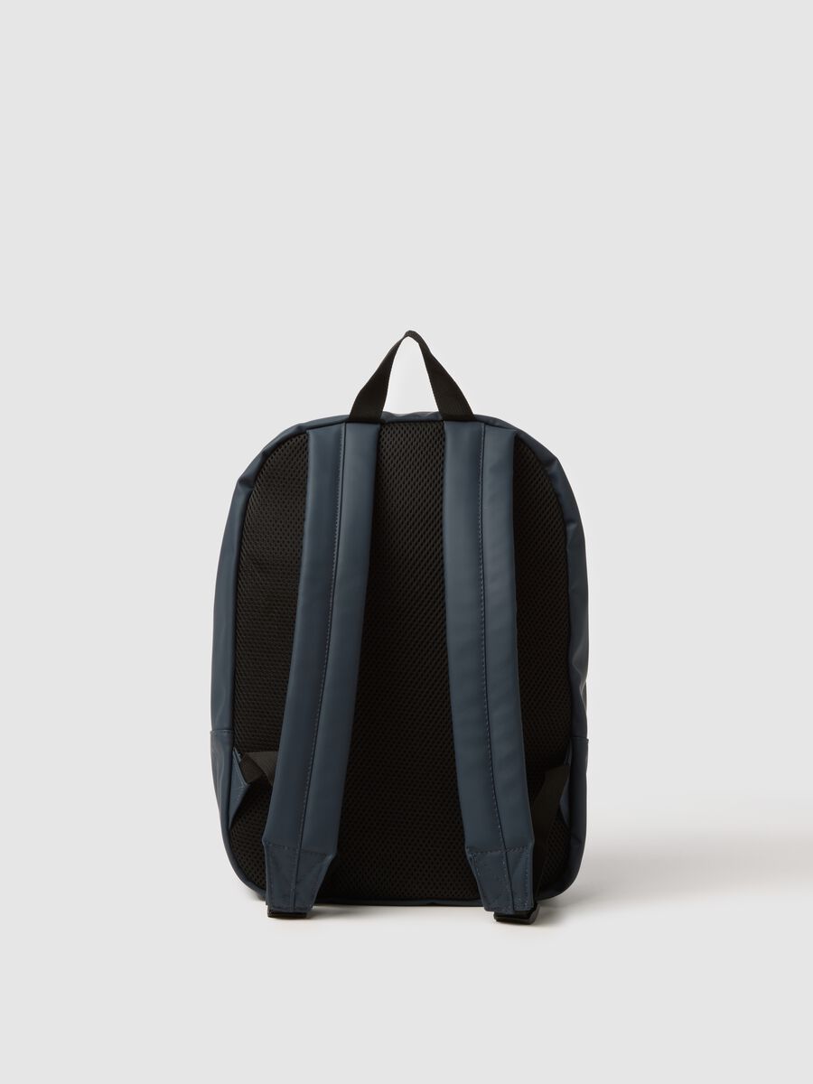 Blue backpack with adjustable straps and front pocket_1