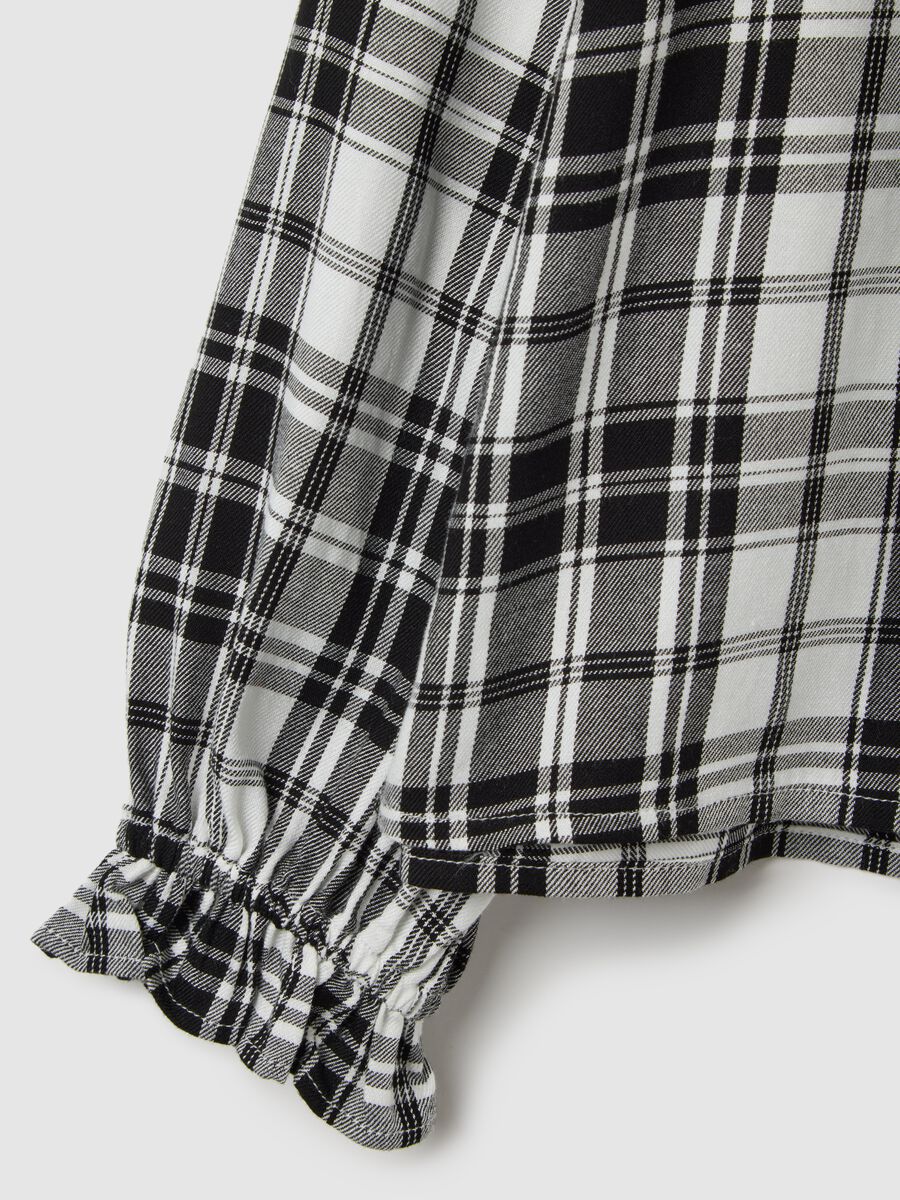 Multicolor checked long shirt with relaxed fit_5