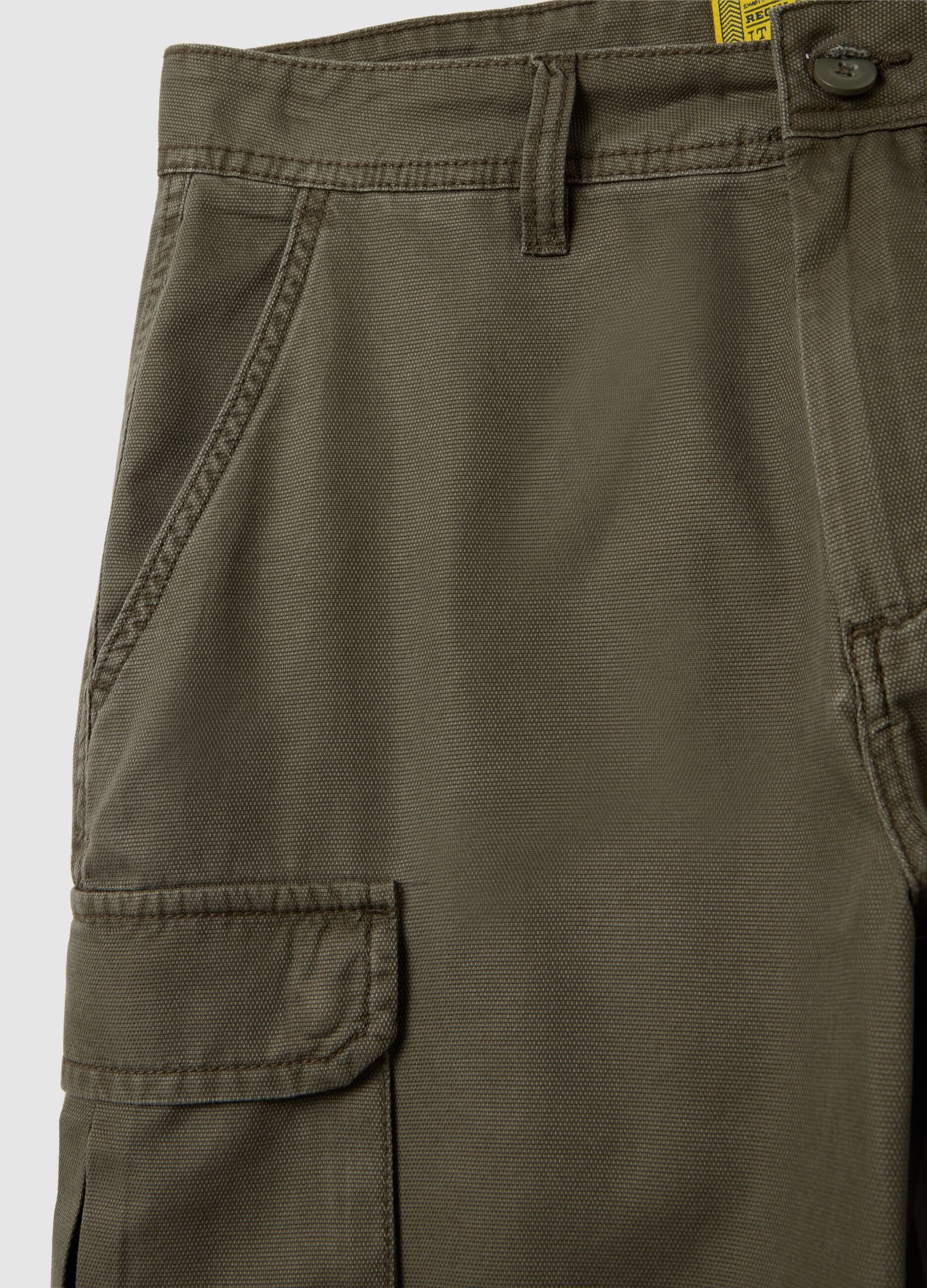 Bermuda da uomo in puro cotone verde regular fit