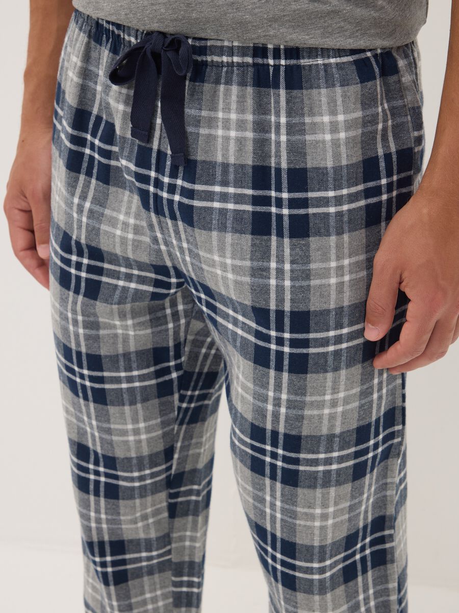 Pantaloni pigiama blu e grigi in flanella di puro cotone organico a quadri_3