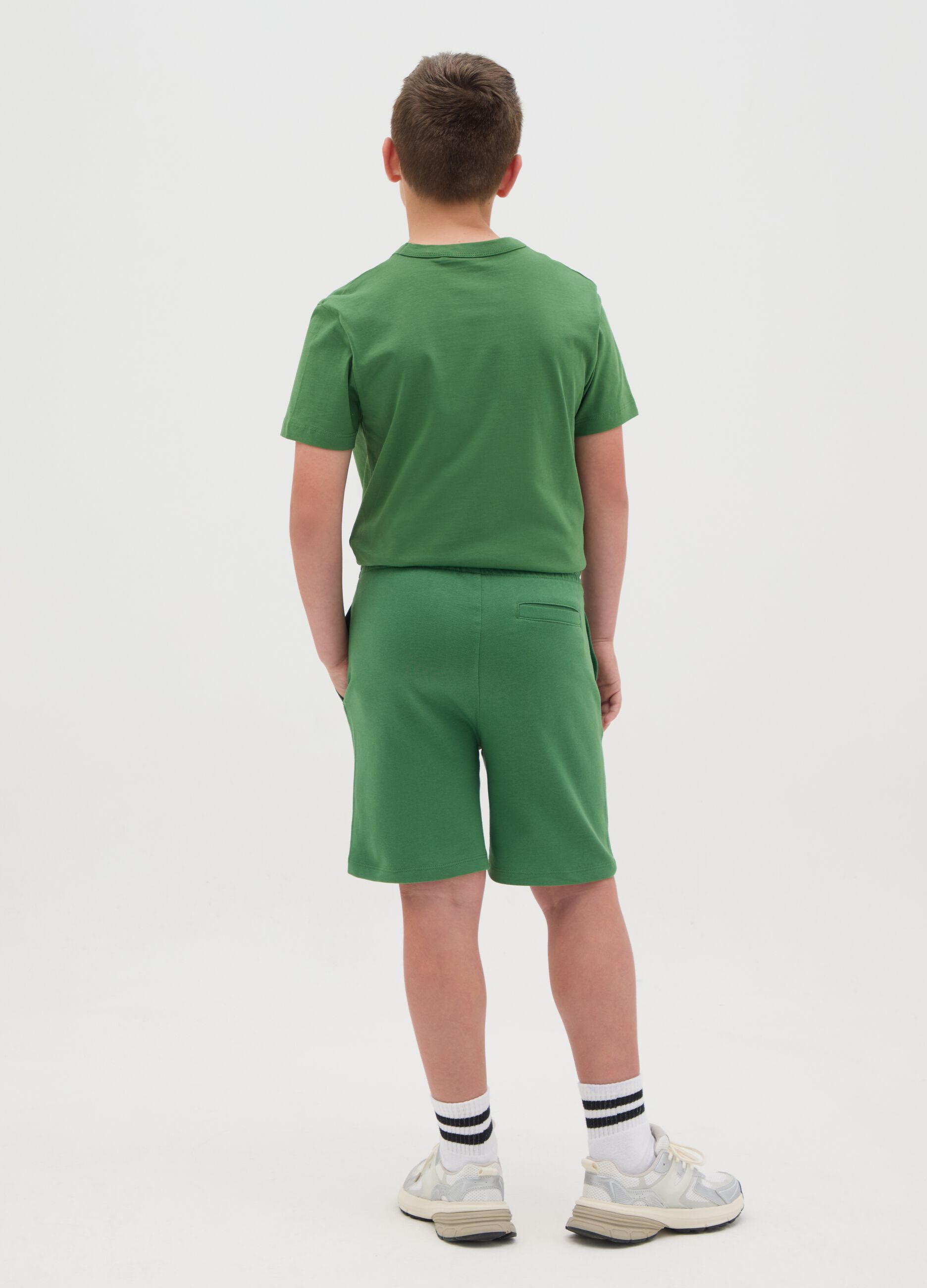 Pantaloni corti da ragazzo in puro cotone verde regular fit