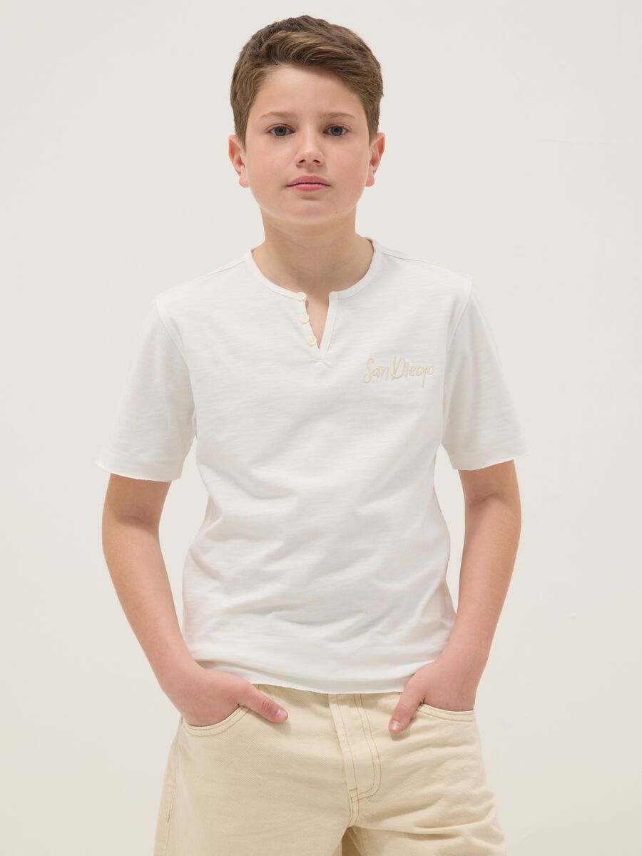 Boys' white pure cotton polo with serafino collar, regular fit_0