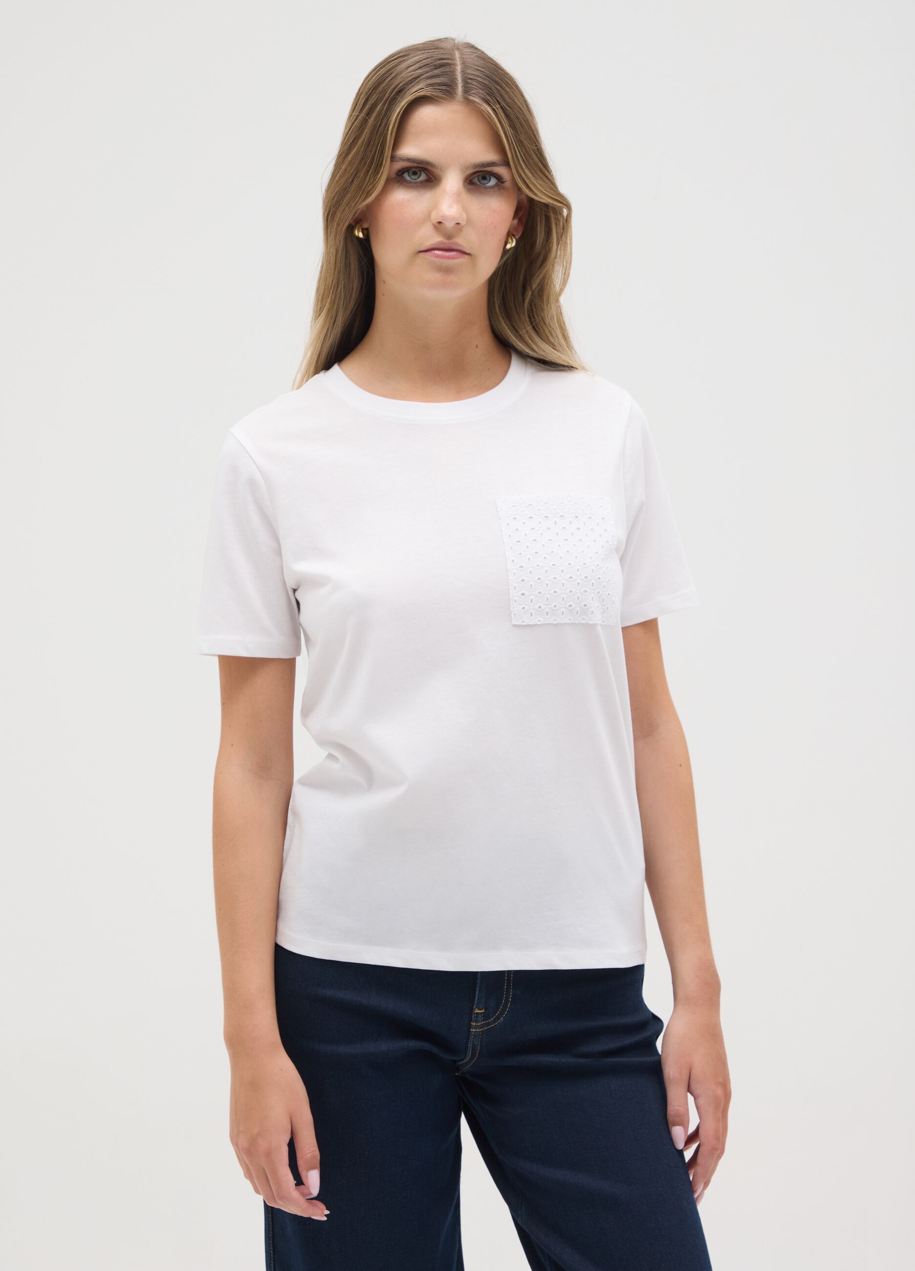 Women's white pure cotton regular fit t-shirt with embroidered pocket