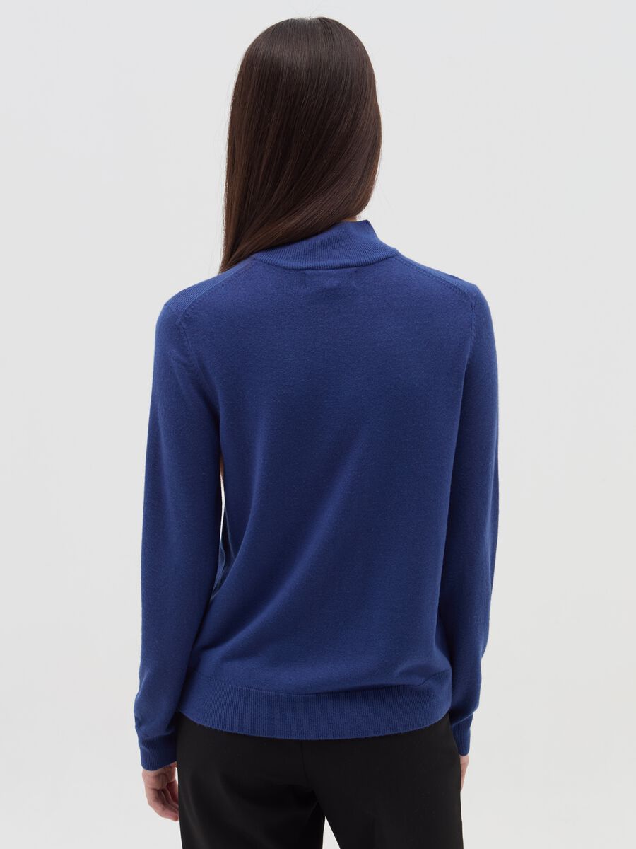 Long-sleeved top with mock neck_2