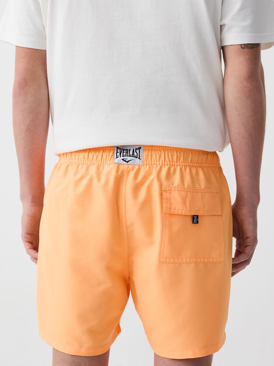 Swimming trunks with contrasting trim and print_2