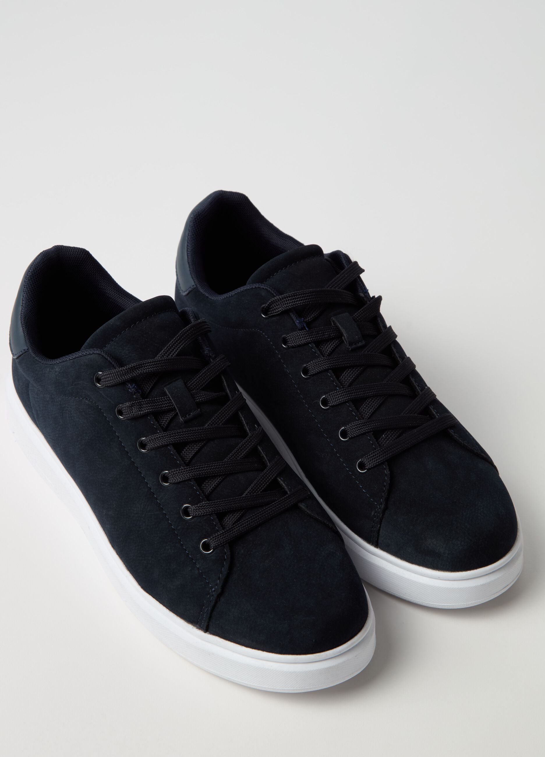 Sneakers scamosciate con lacci