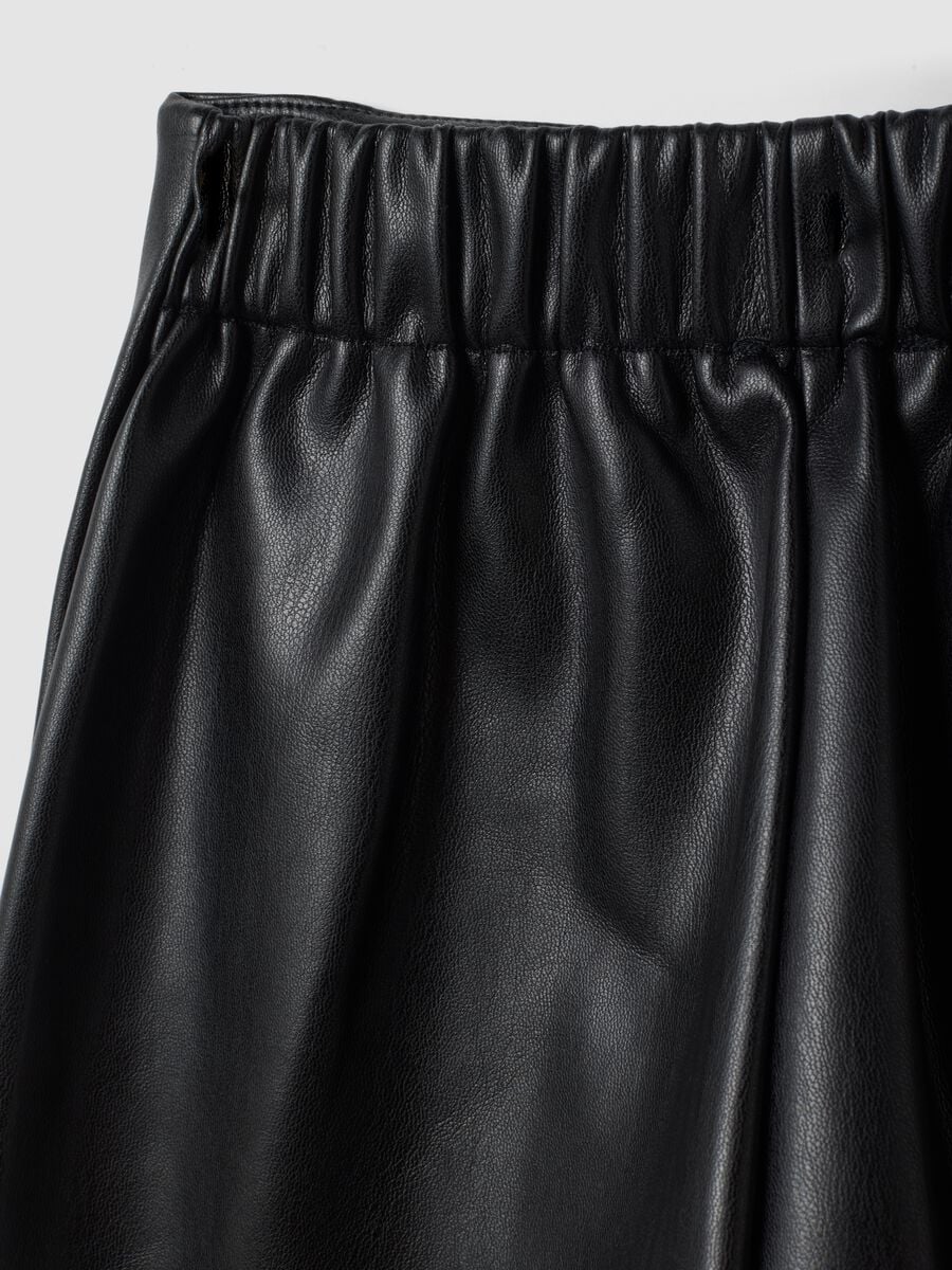 Shorts neri con pieghe_7