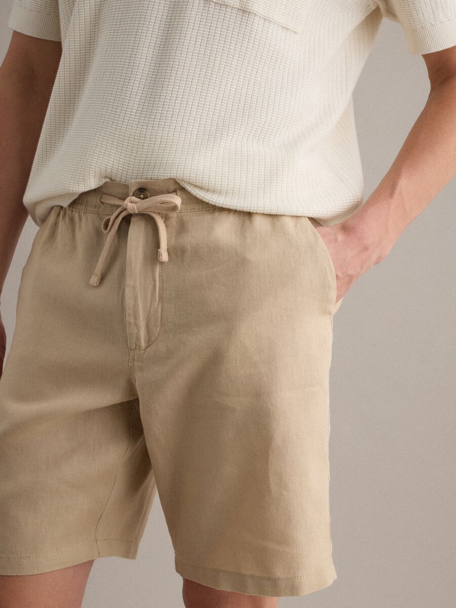 Bermuda beige in puro lino con vita elasticizzata_4