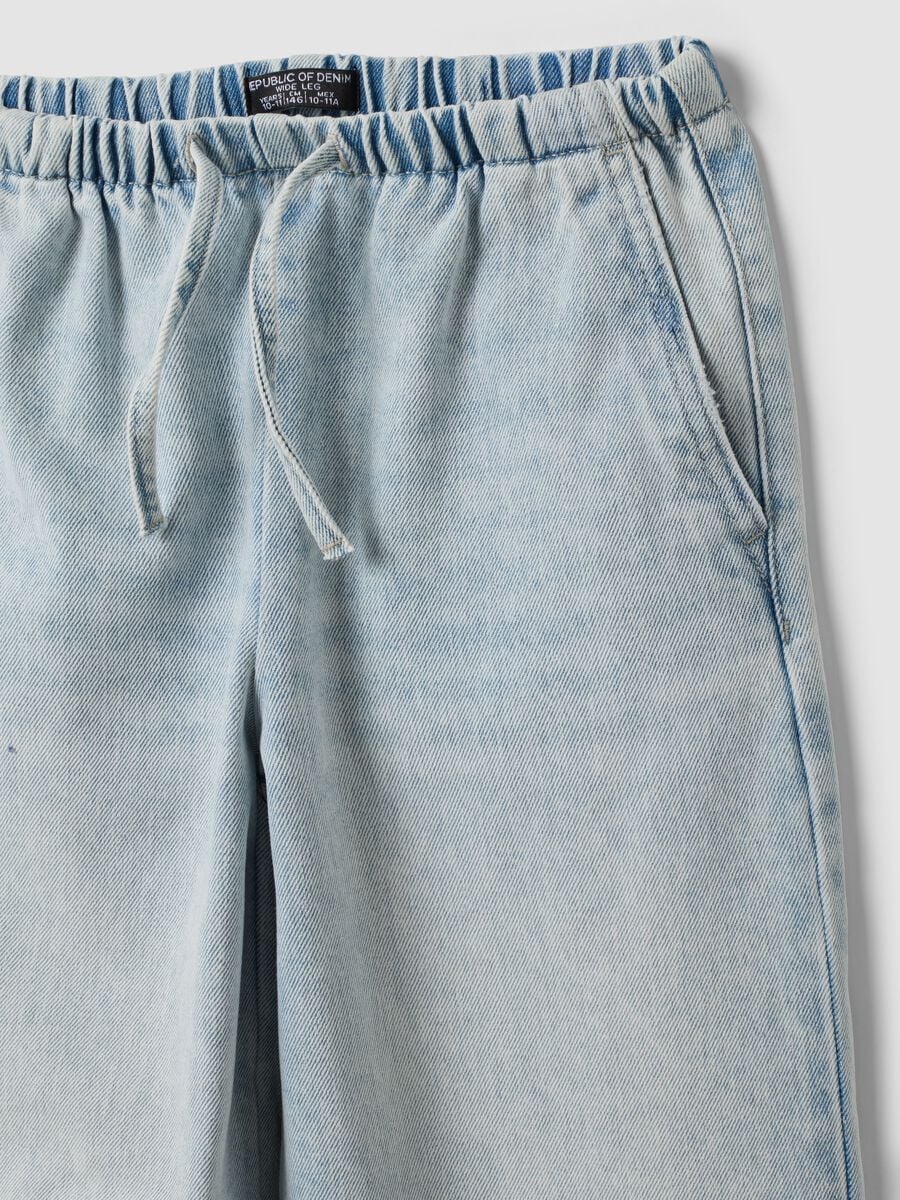 Jeans azzurri wide leg in misto cotone e viscosa per ragazza_4