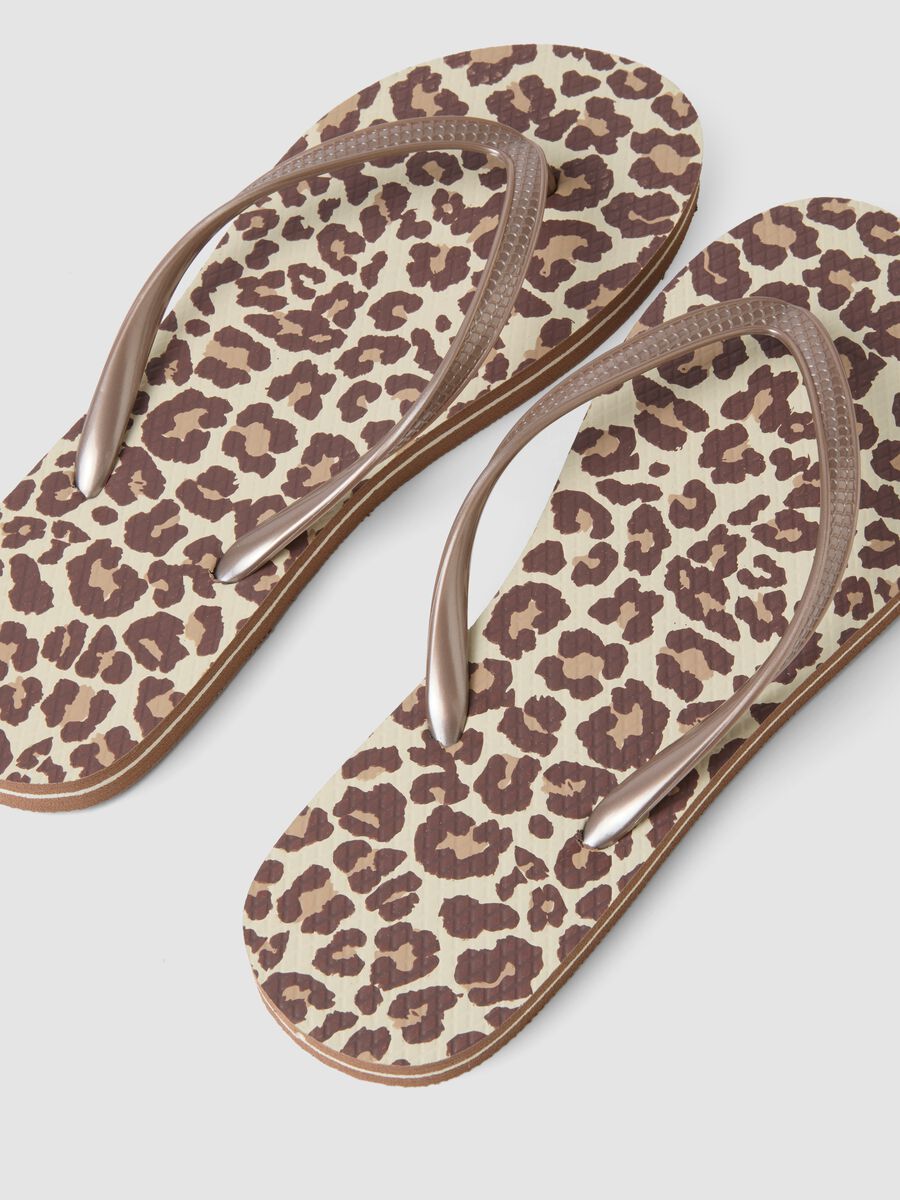 Infradito marroni con motivo leopardato_1