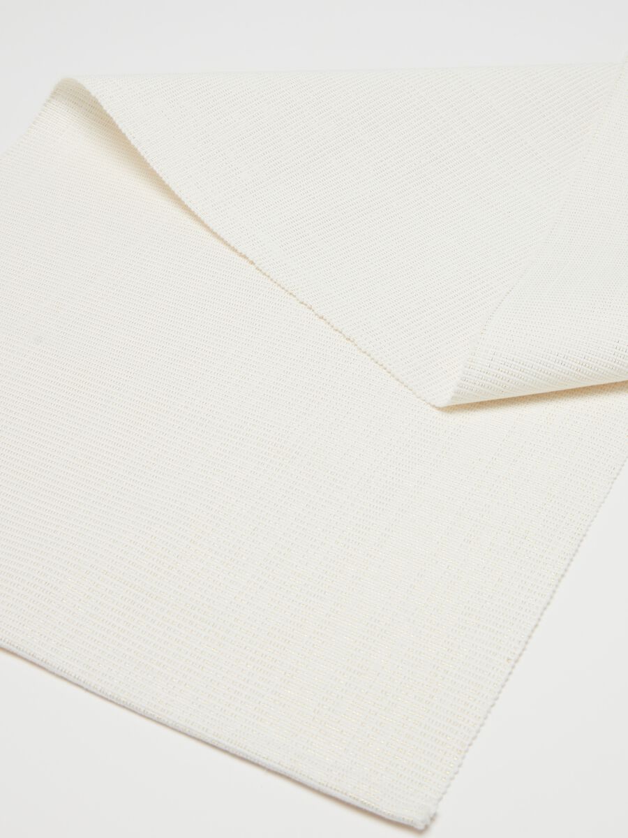 Table runner with Christmas theme_2