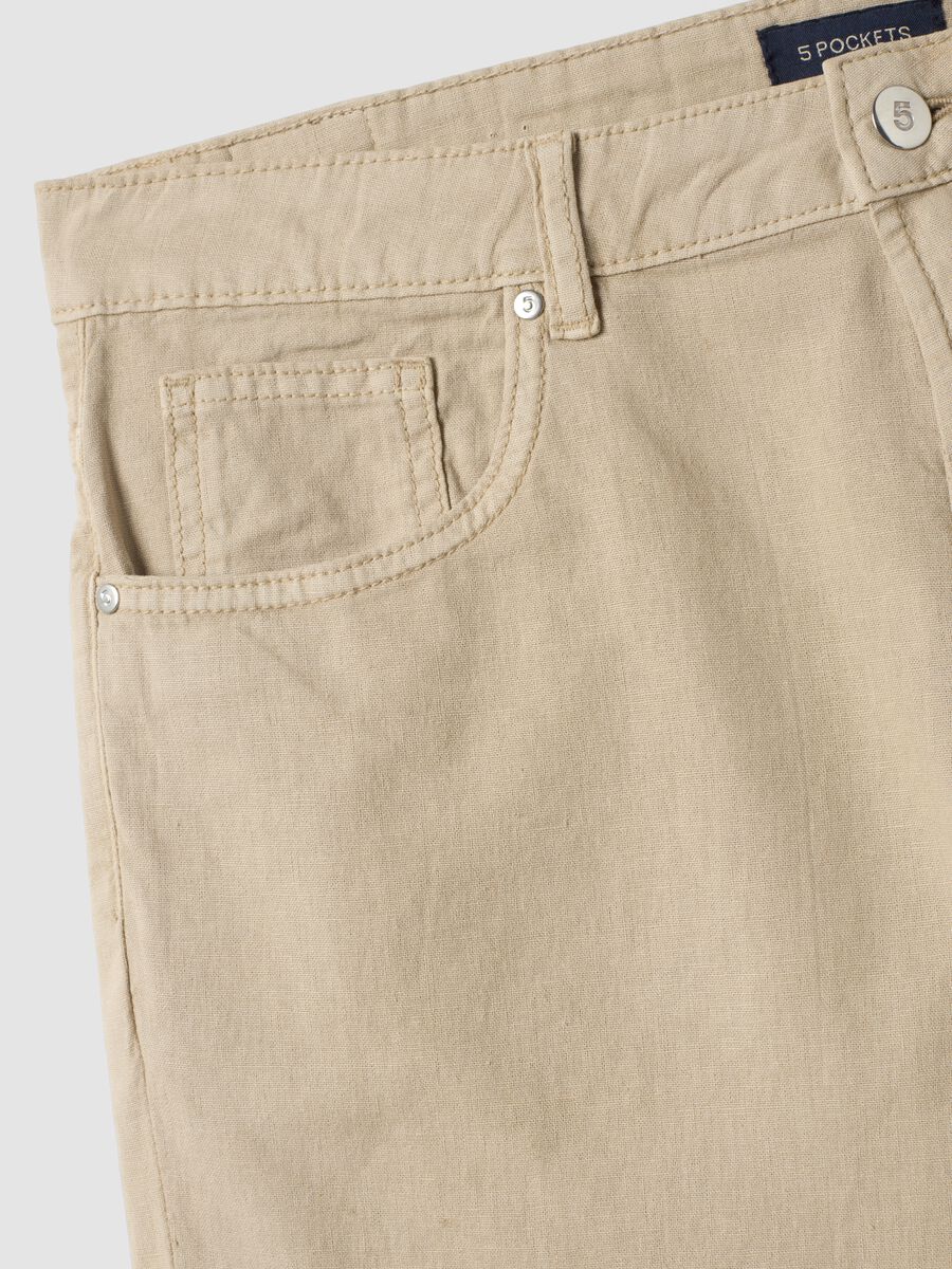 Beige five-pocket linen and cotton blend Bermuda shorts_5