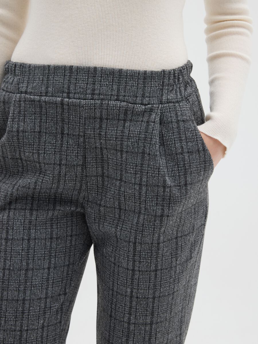 Pantaloni grigi a quadri in tessuto elasticizzato regular fit_3