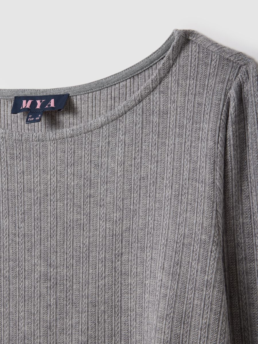 T-shirt a maniche lunghe grigia regular fit con collo a barca_5