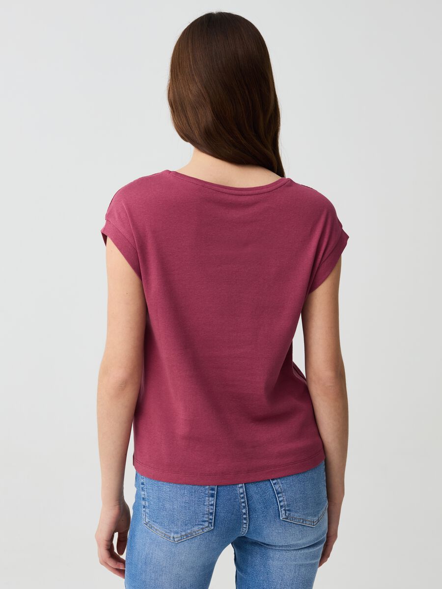 Sleeveless T-shirt with crochet application_2