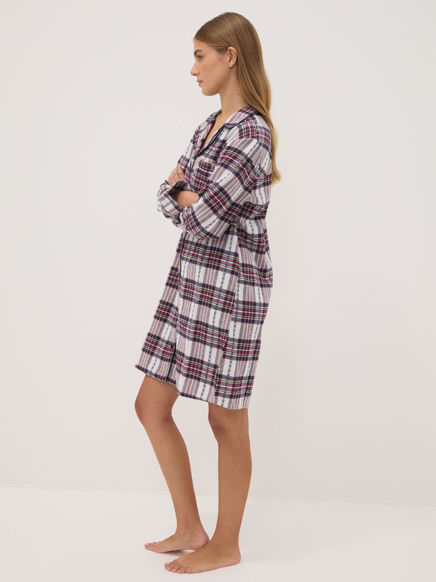 Camicia da notte nera a quadri in puro cotone scollo a V_1