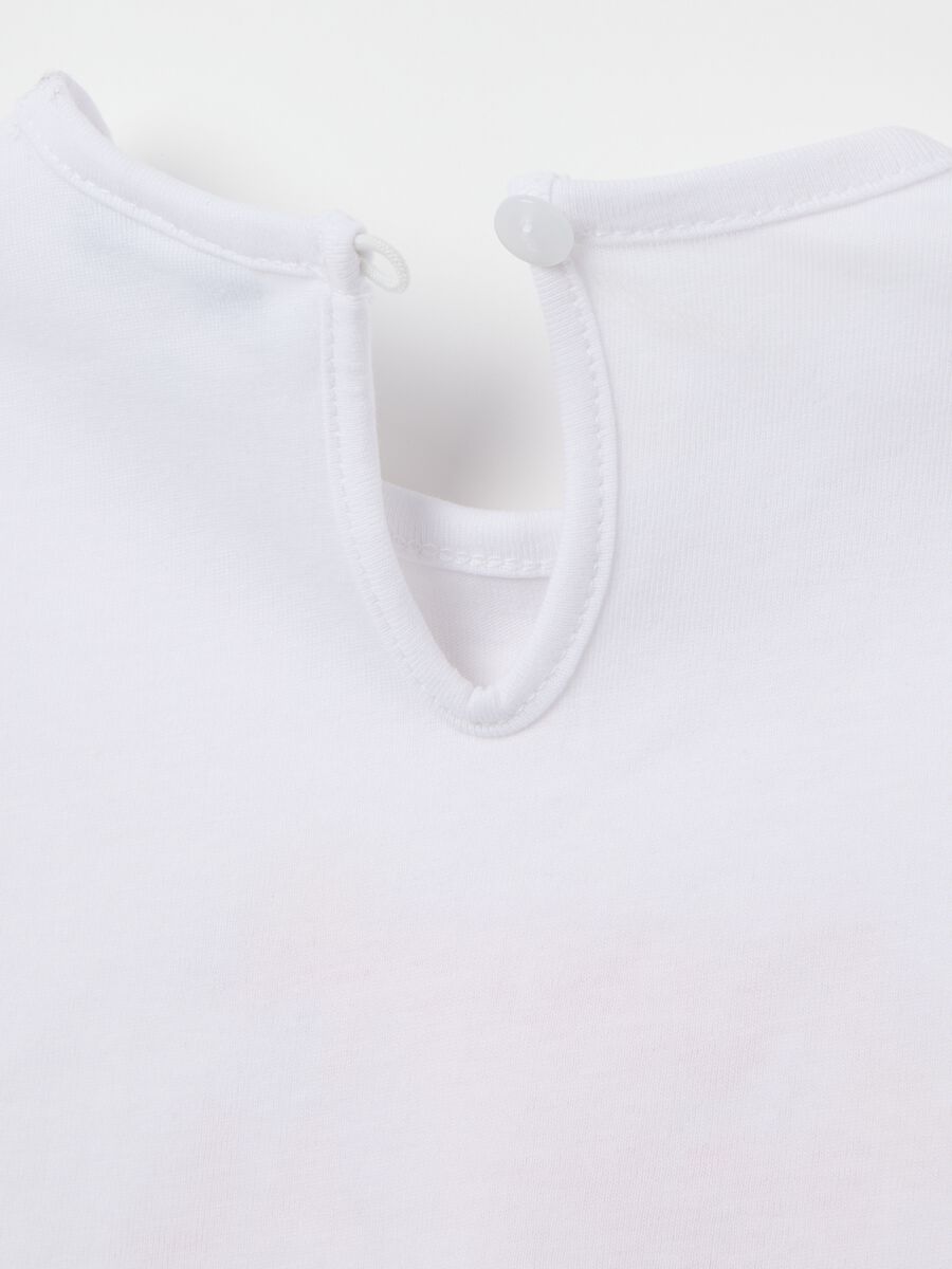 White short-sleeved T-shirt with tropical print_3