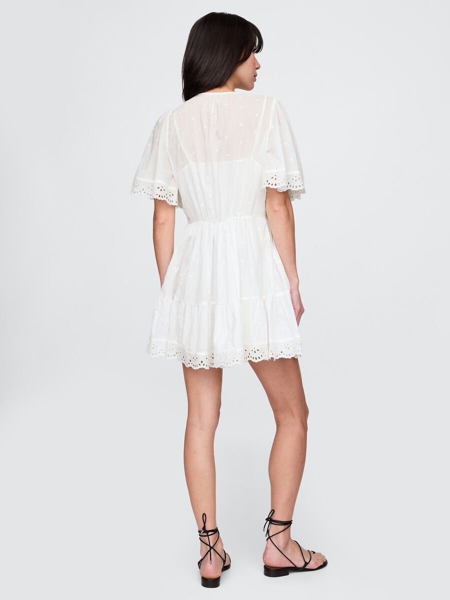Short white dress in embroidered fabric_1