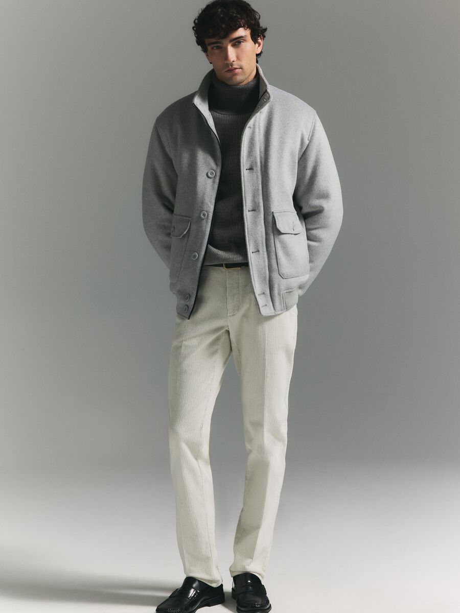 Giacca imbottita grigia regular fit con zip e bottoni_0