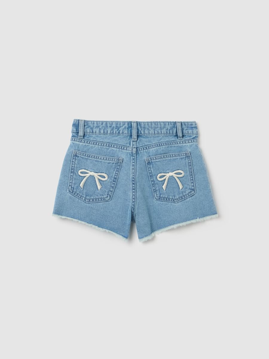Blue denim shorts with bow details at the back_4