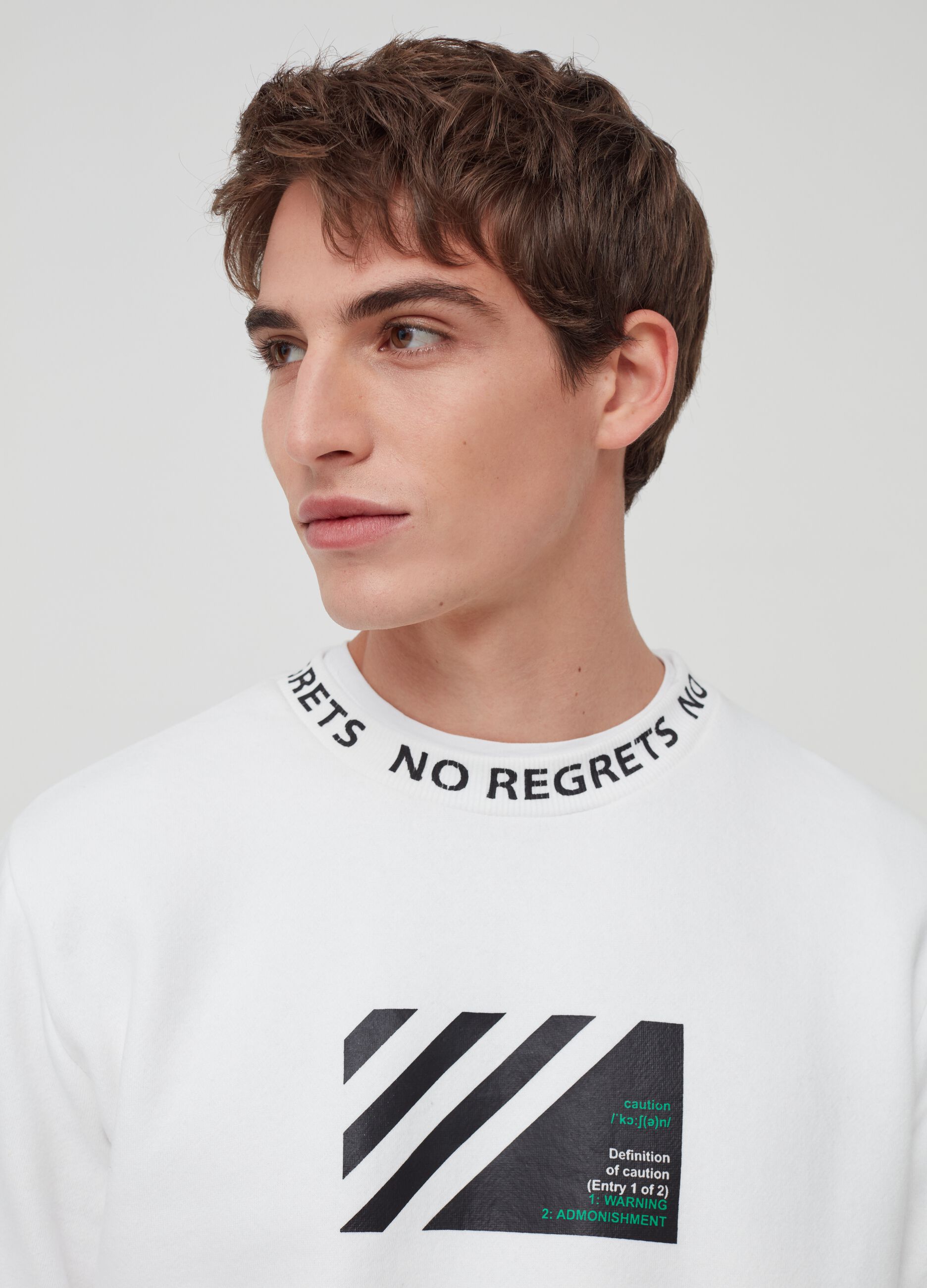 Round neck sweatshirt with print