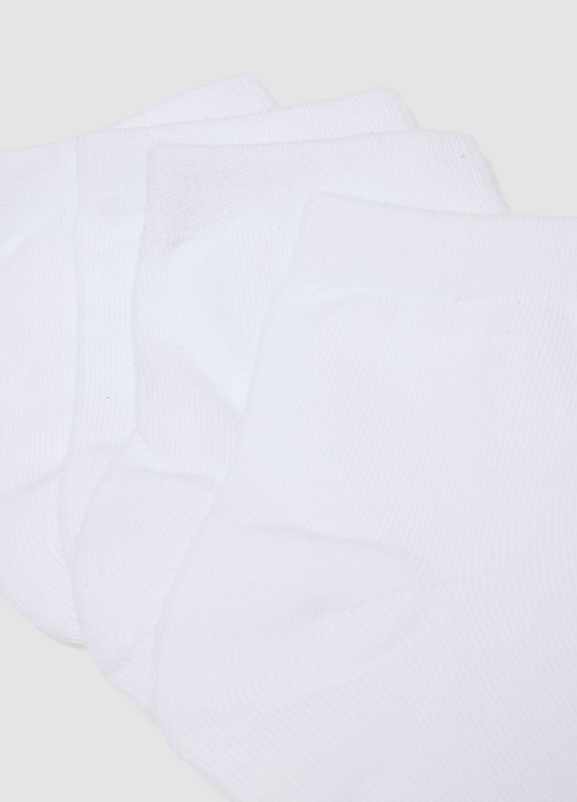 3-pack of white organic cotton ankle sports socks