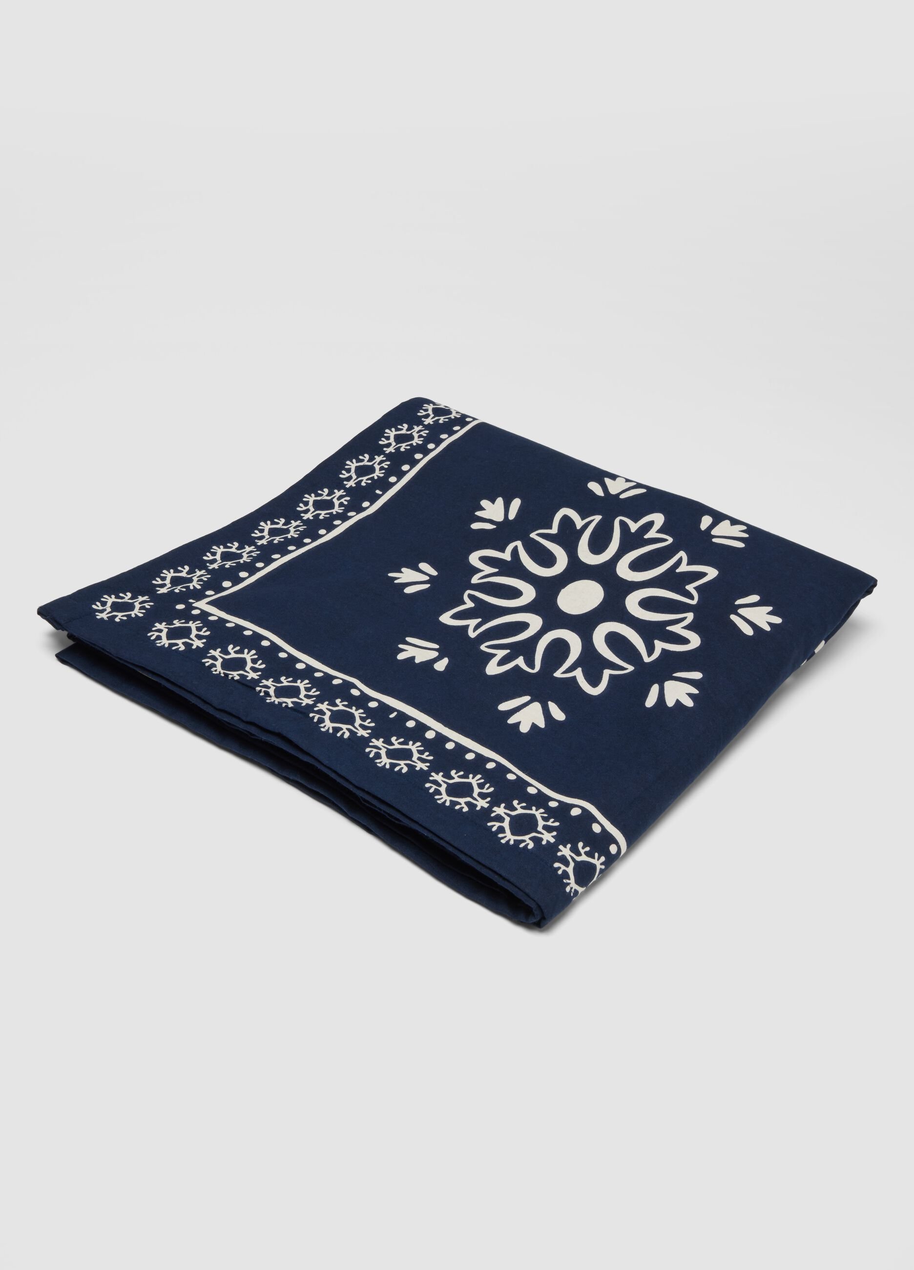 Blue pure cotton beach towel with decorative print