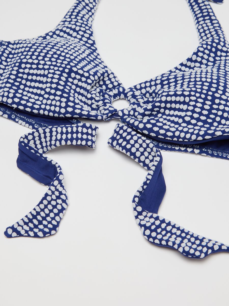 Blue bikini top with halter neck and geometric pattern_5