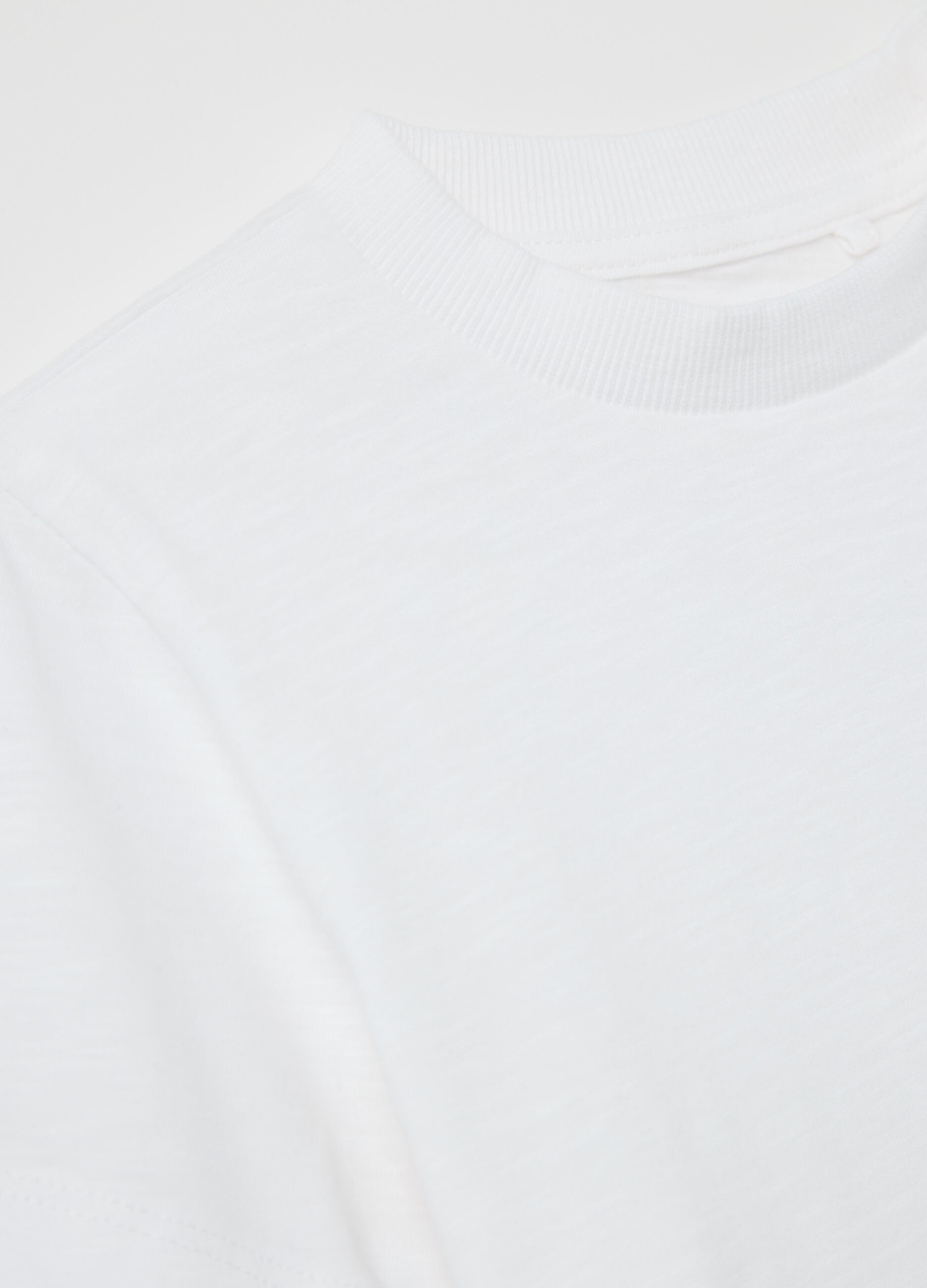 T-shirt bianca in cotone bio con tasca
