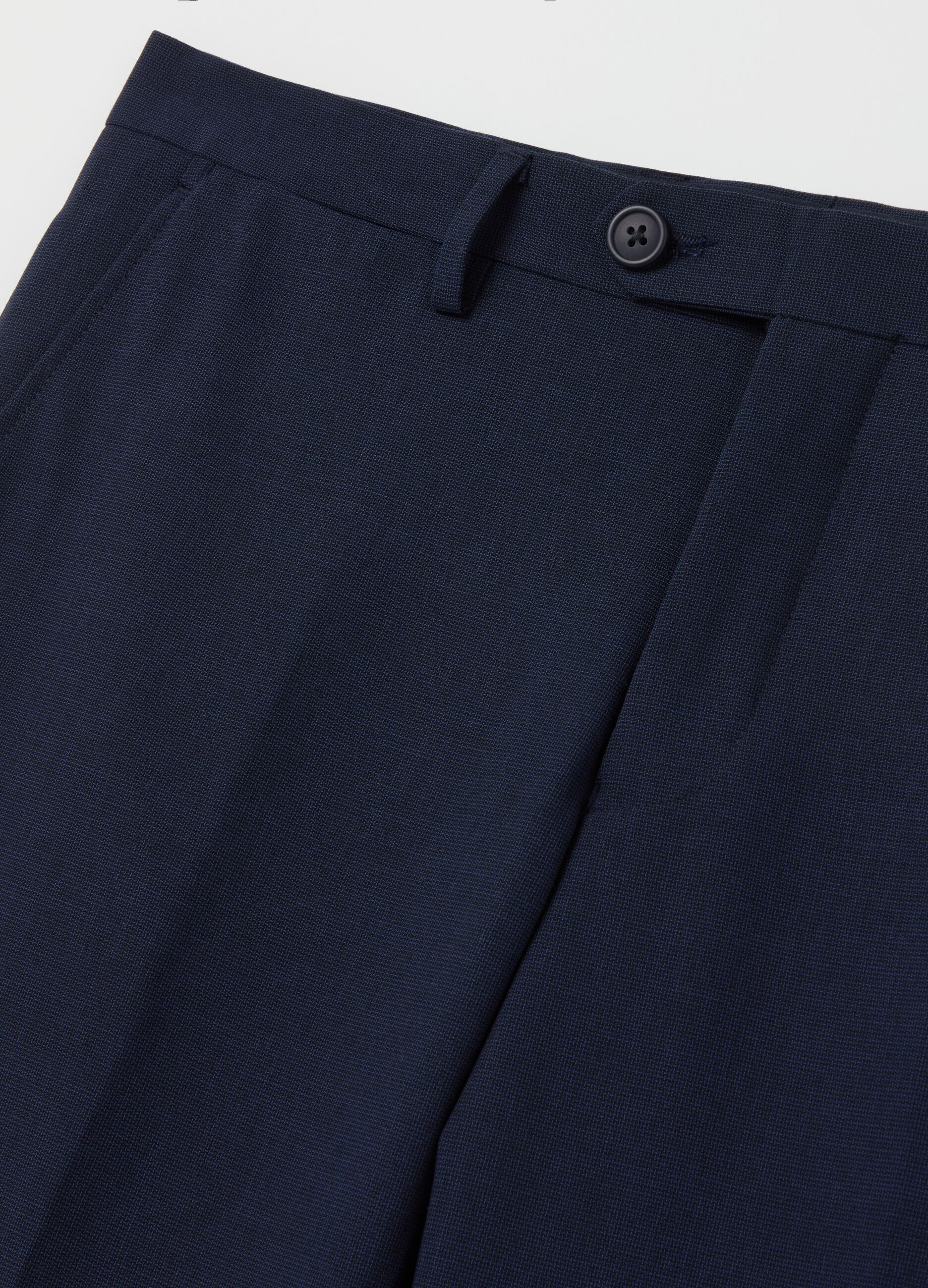 Pantalone slim fit con micro trama