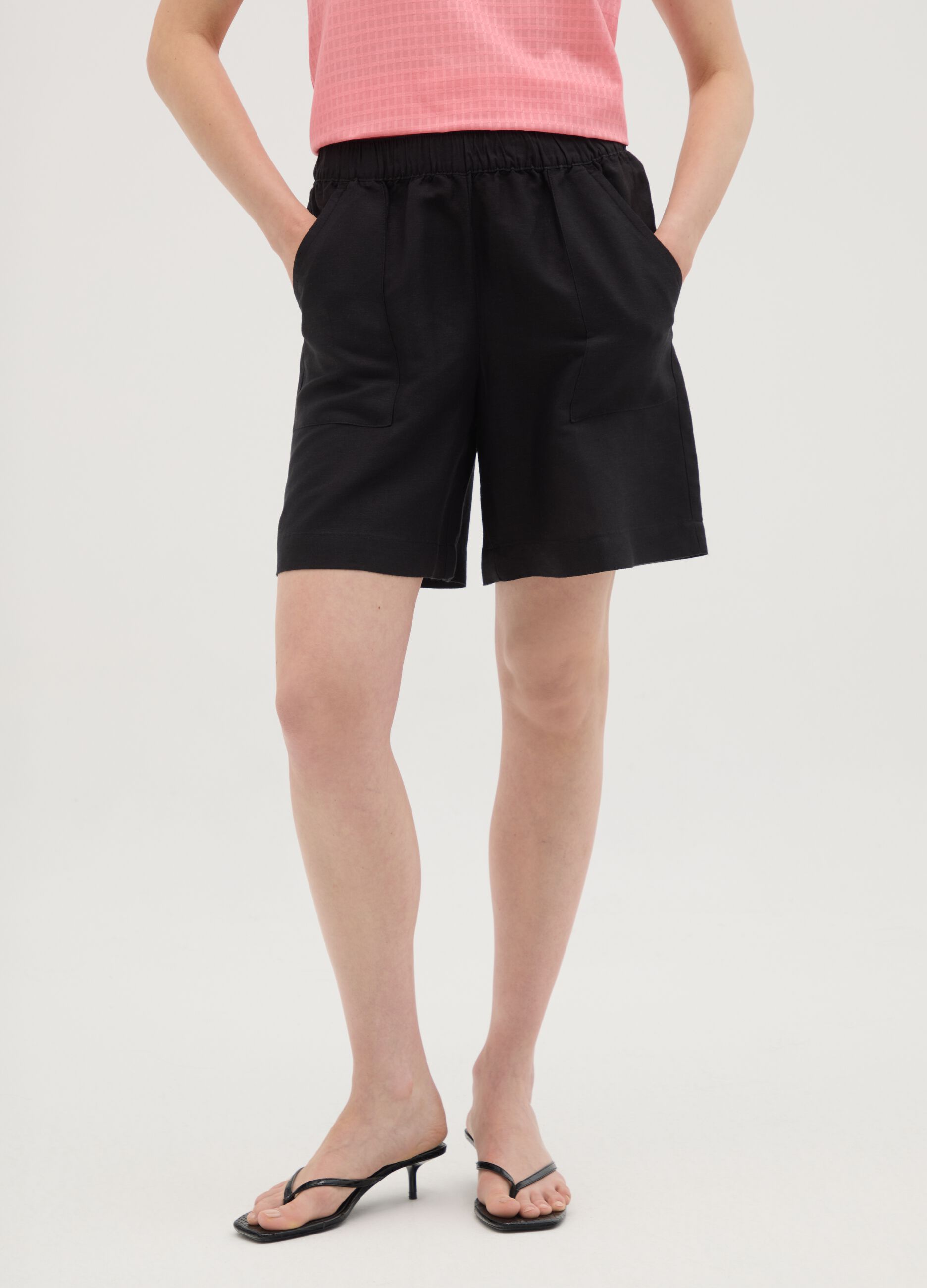 Women's black linen blend regular fit shorts