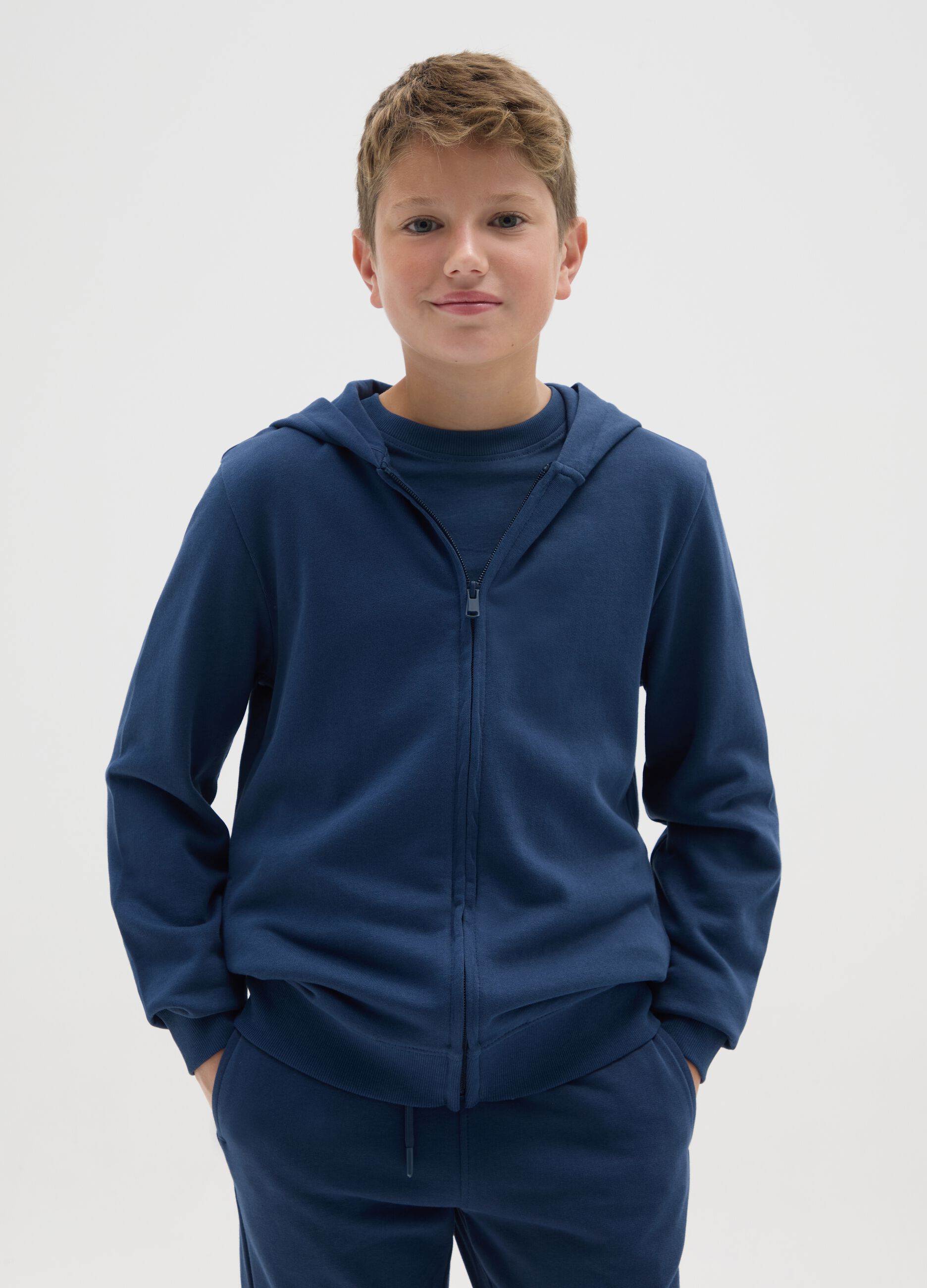 Felpa blu da ragazzo con cappuccio e zip