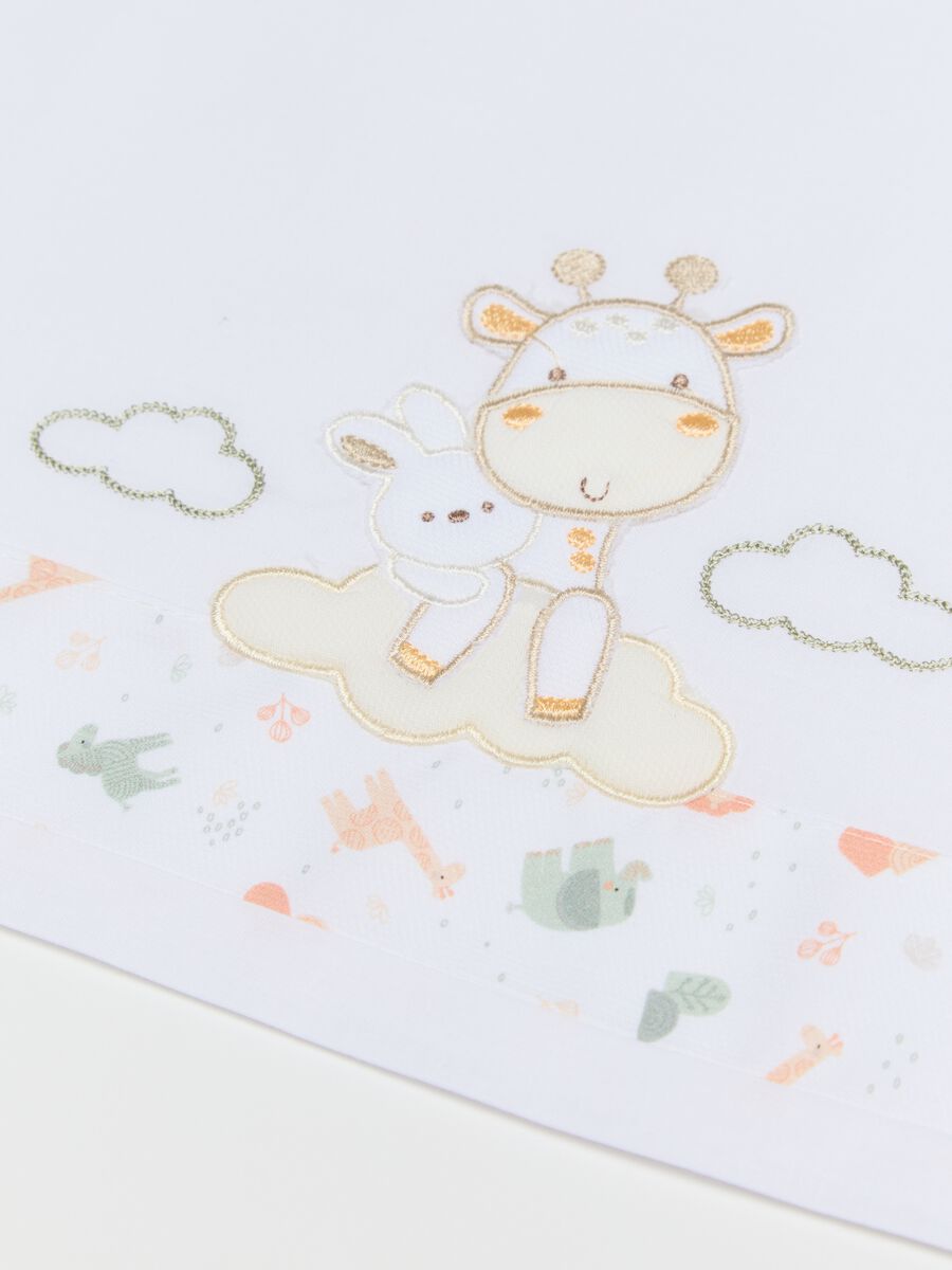 Three-piece white crib set with giraffe embroidery_2
